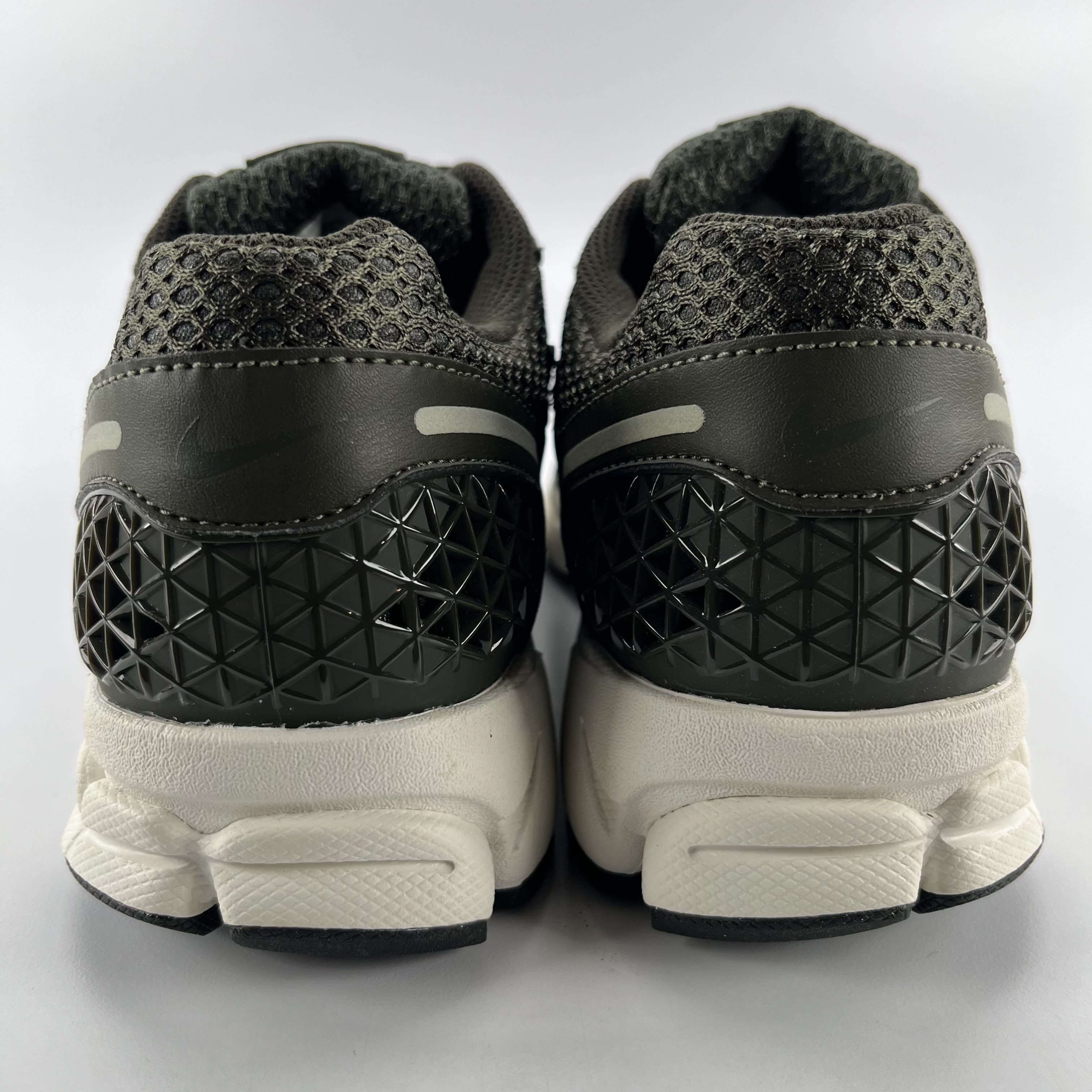 260166 Nike Zoom Vomero 5 Sequoia (Women's)