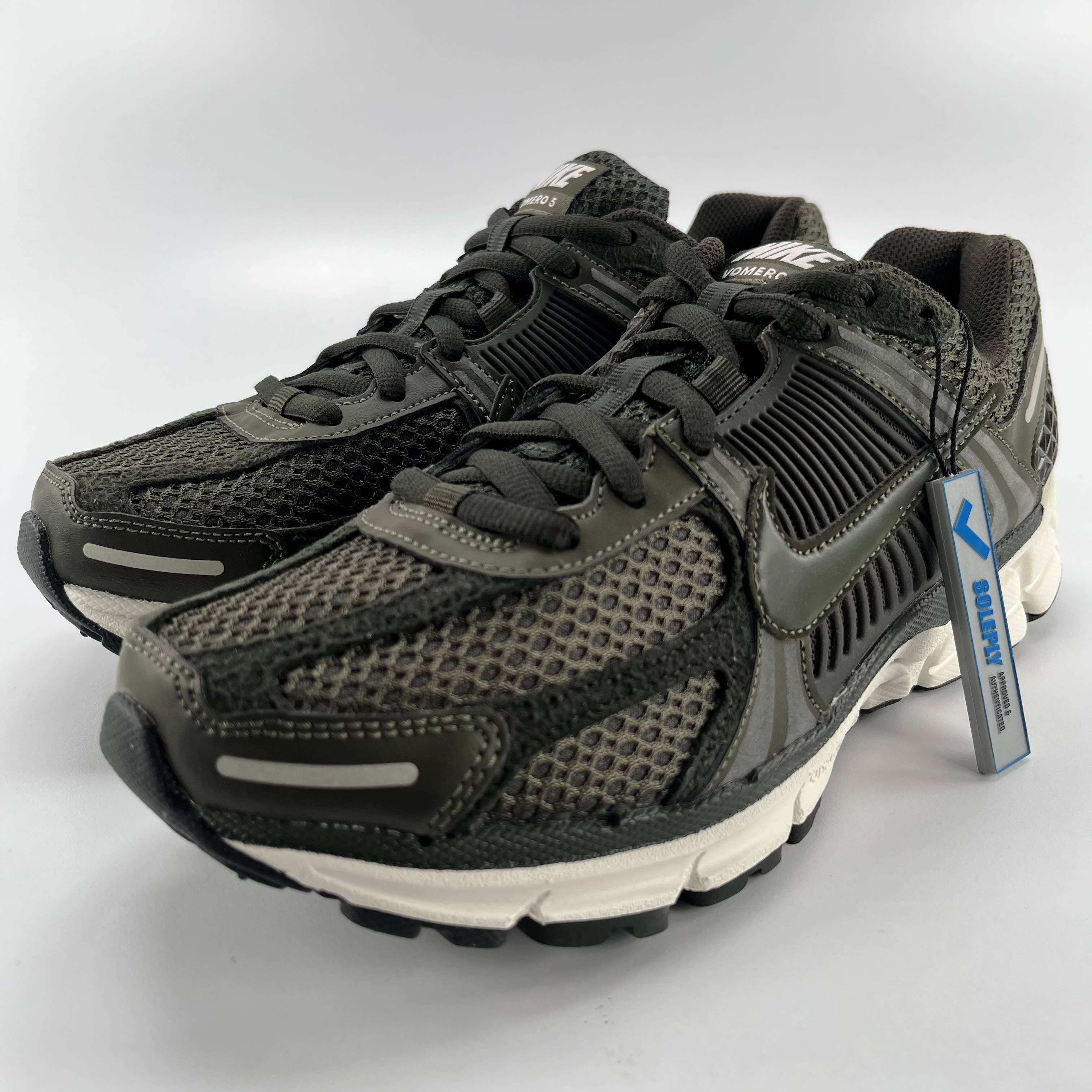 260164 Nike Zoom Vomero 5 Sequoia (Women's)
