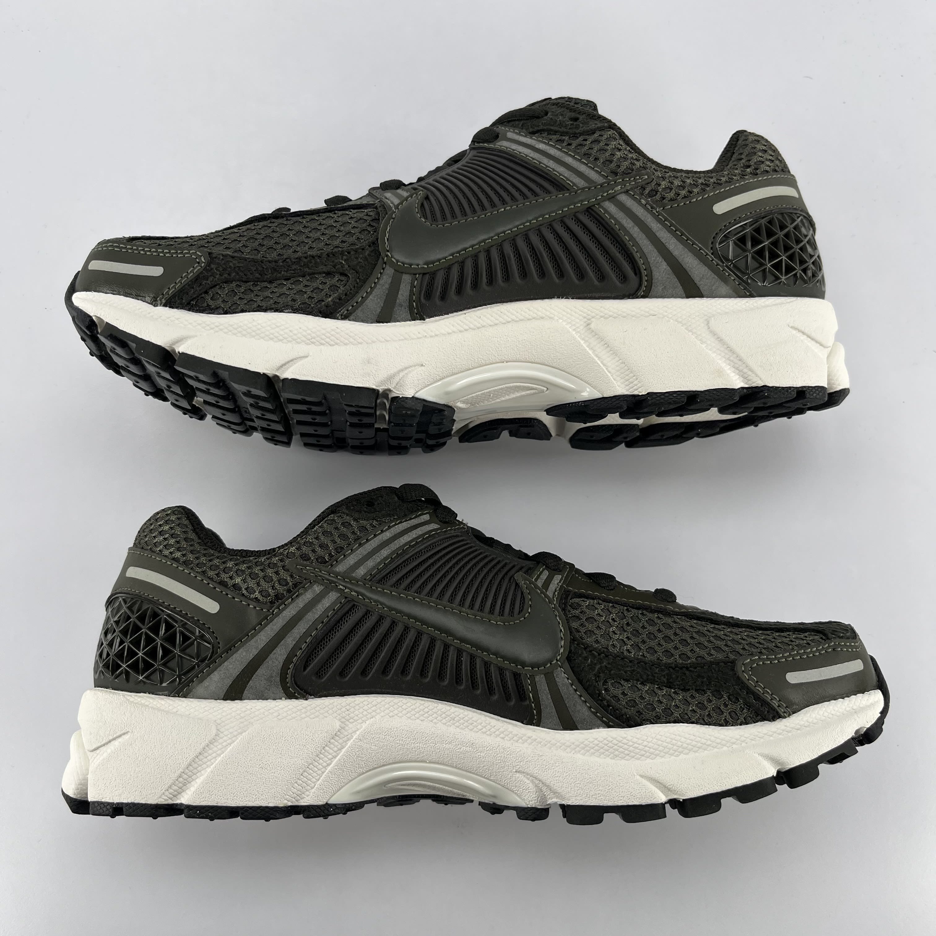 260164 Nike Zoom Vomero 5 Sequoia (Women's)
