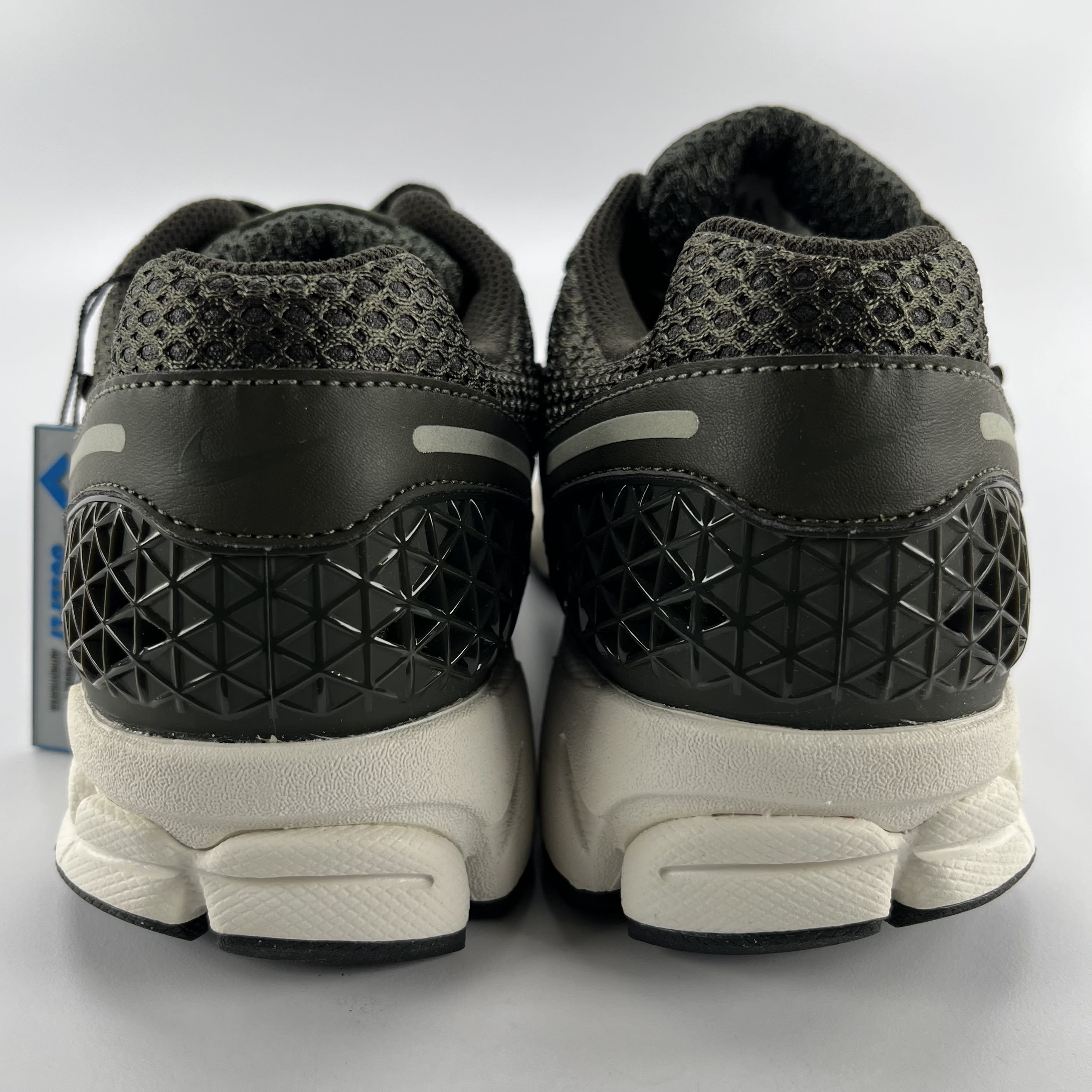 260164 Nike Zoom Vomero 5 Sequoia (Women's)