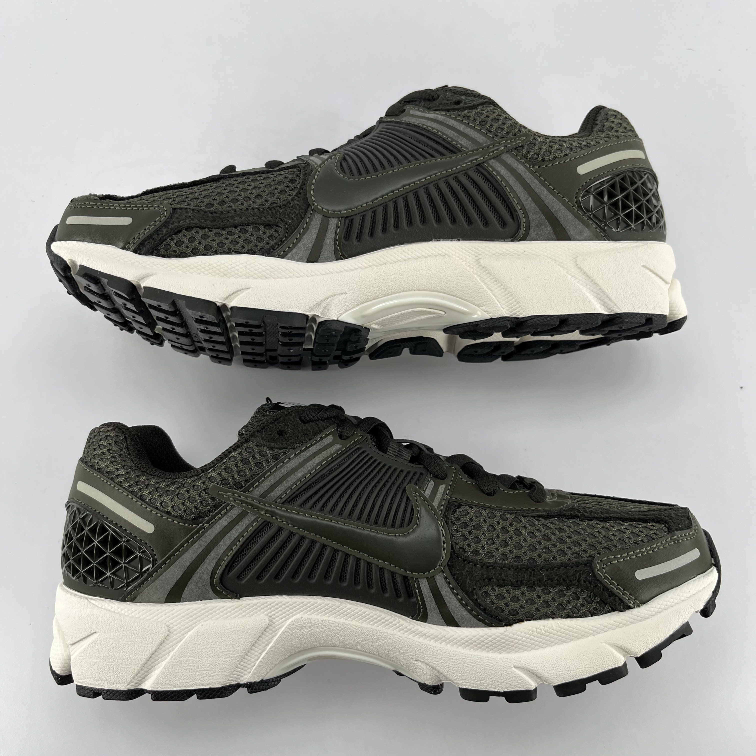 340811 Nike Zoom Vomero 5 Sequoia (Women's)