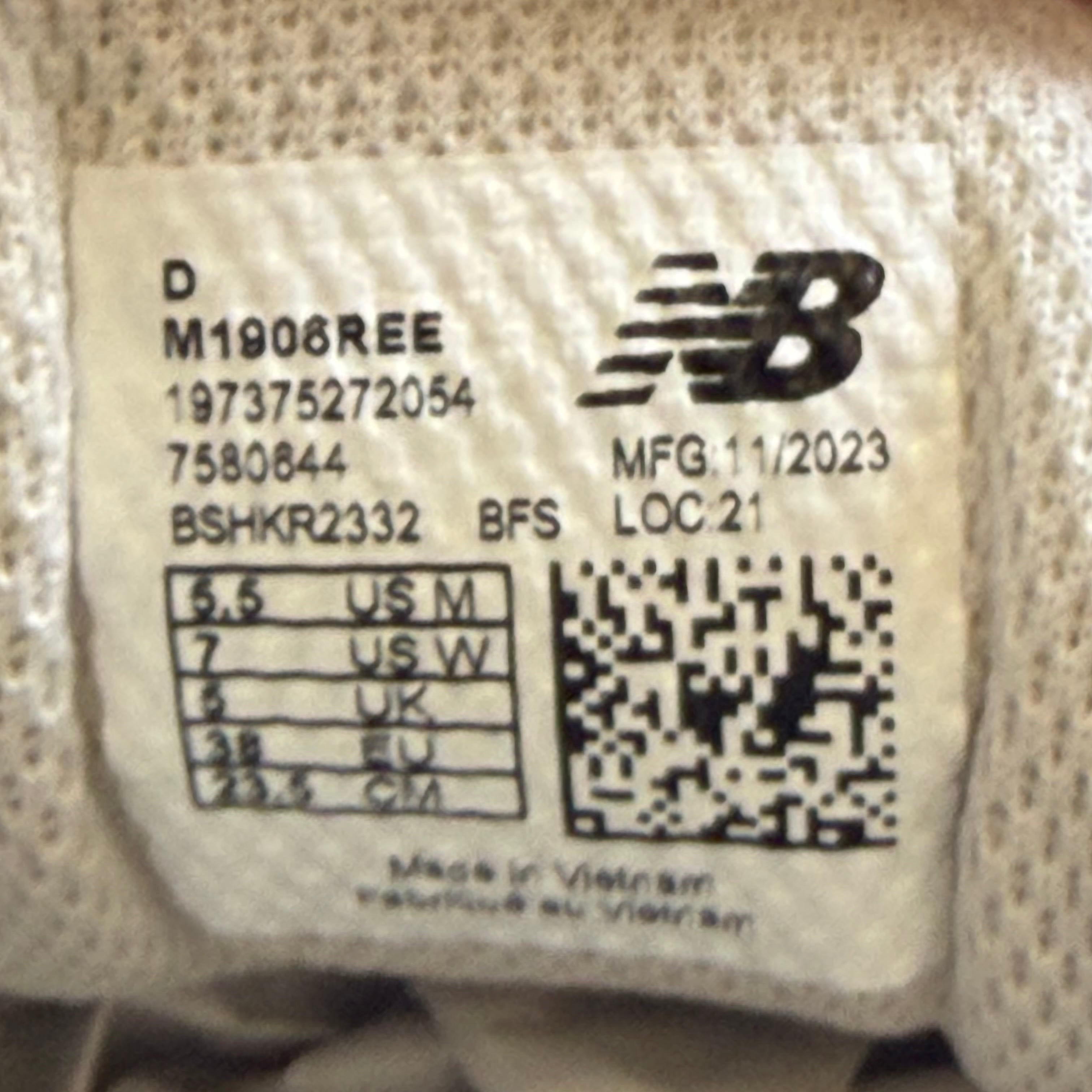 SP7331 New Balance 1906R Silver Metallic Sea Salt