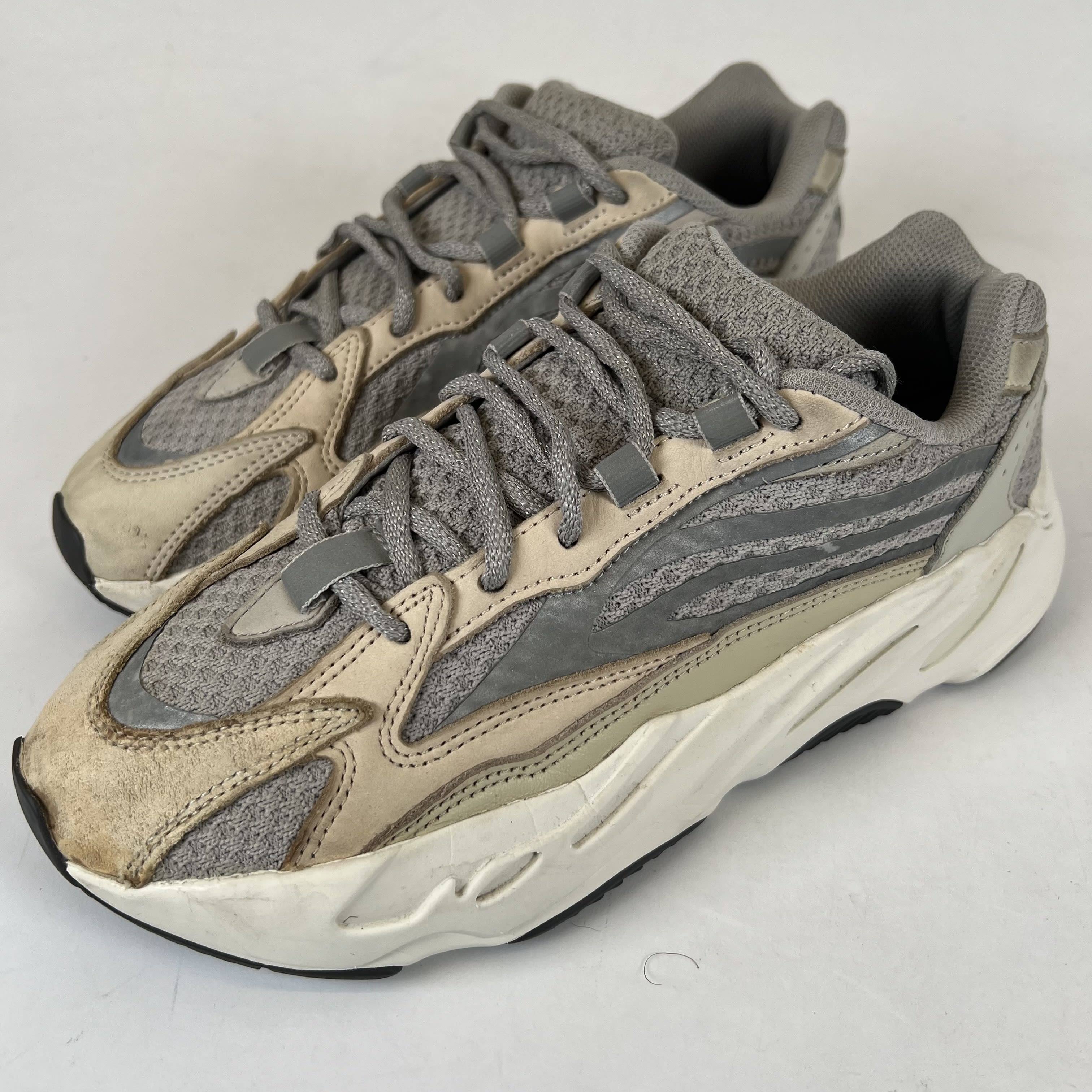 SP4466 adidas Yeezy Boost 700 V2 Cream