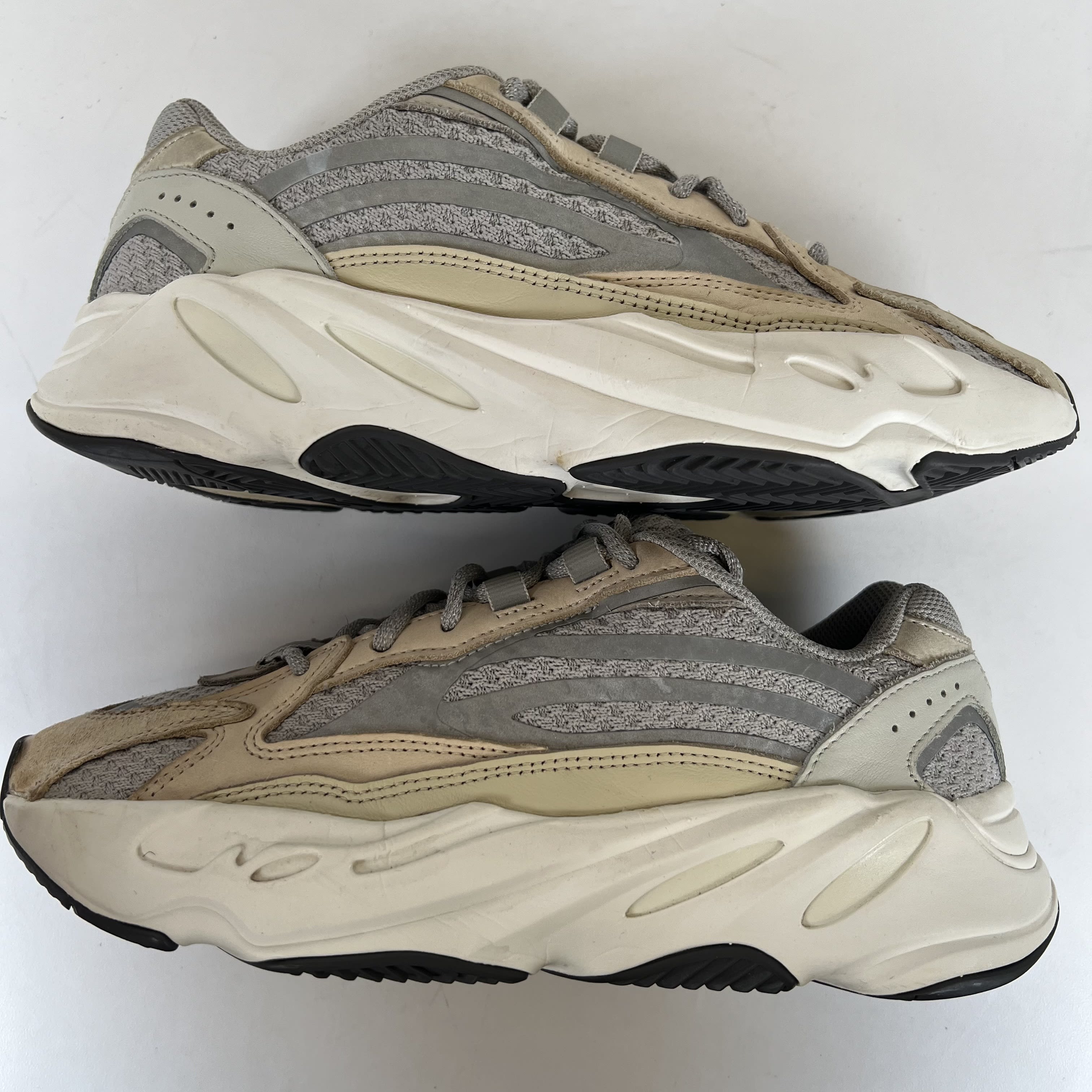 SP4466 adidas Yeezy Boost 700 V2 Cream