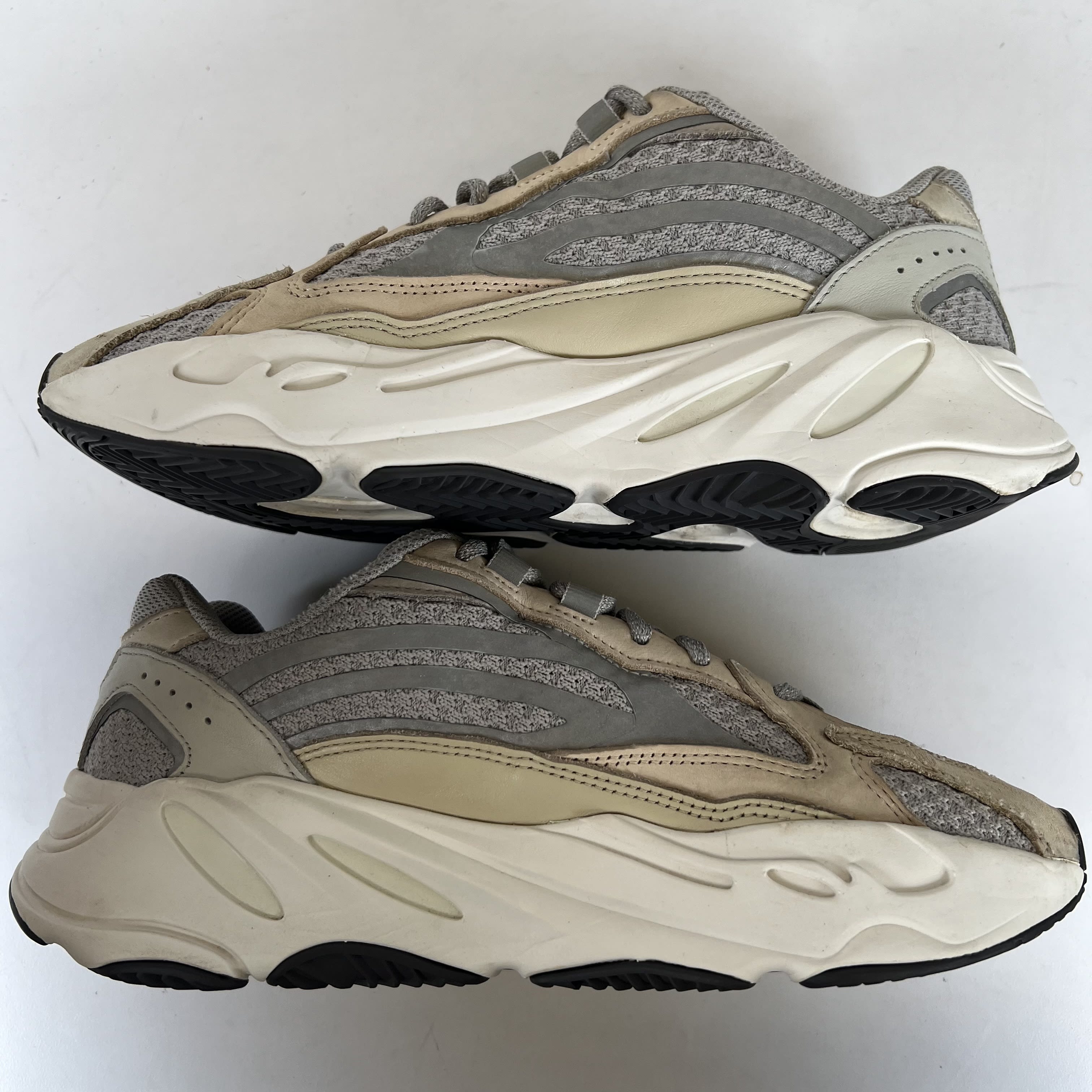SP4466 adidas Yeezy Boost 700 V2 Cream
