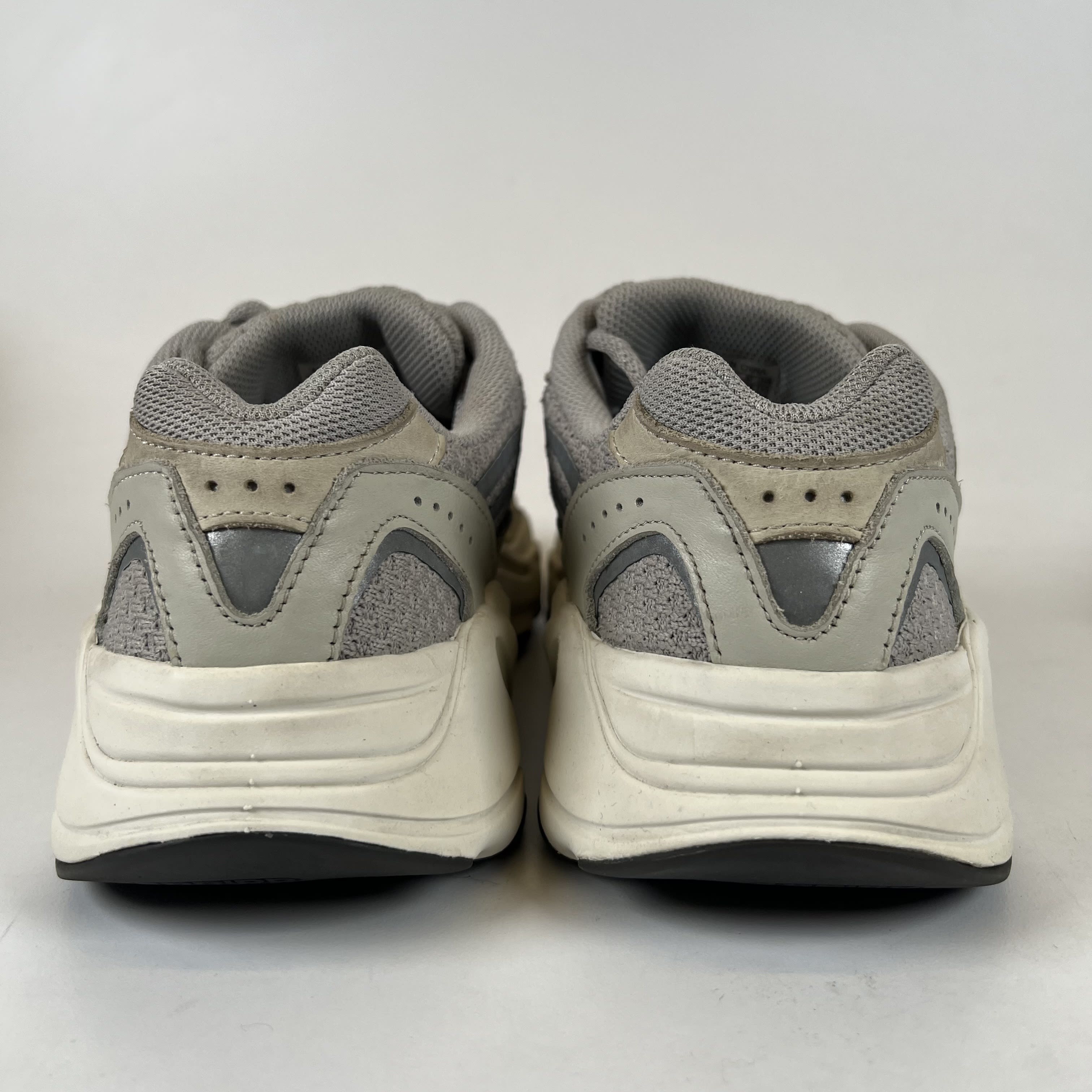 SP4466 adidas Yeezy Boost 700 V2 Cream
