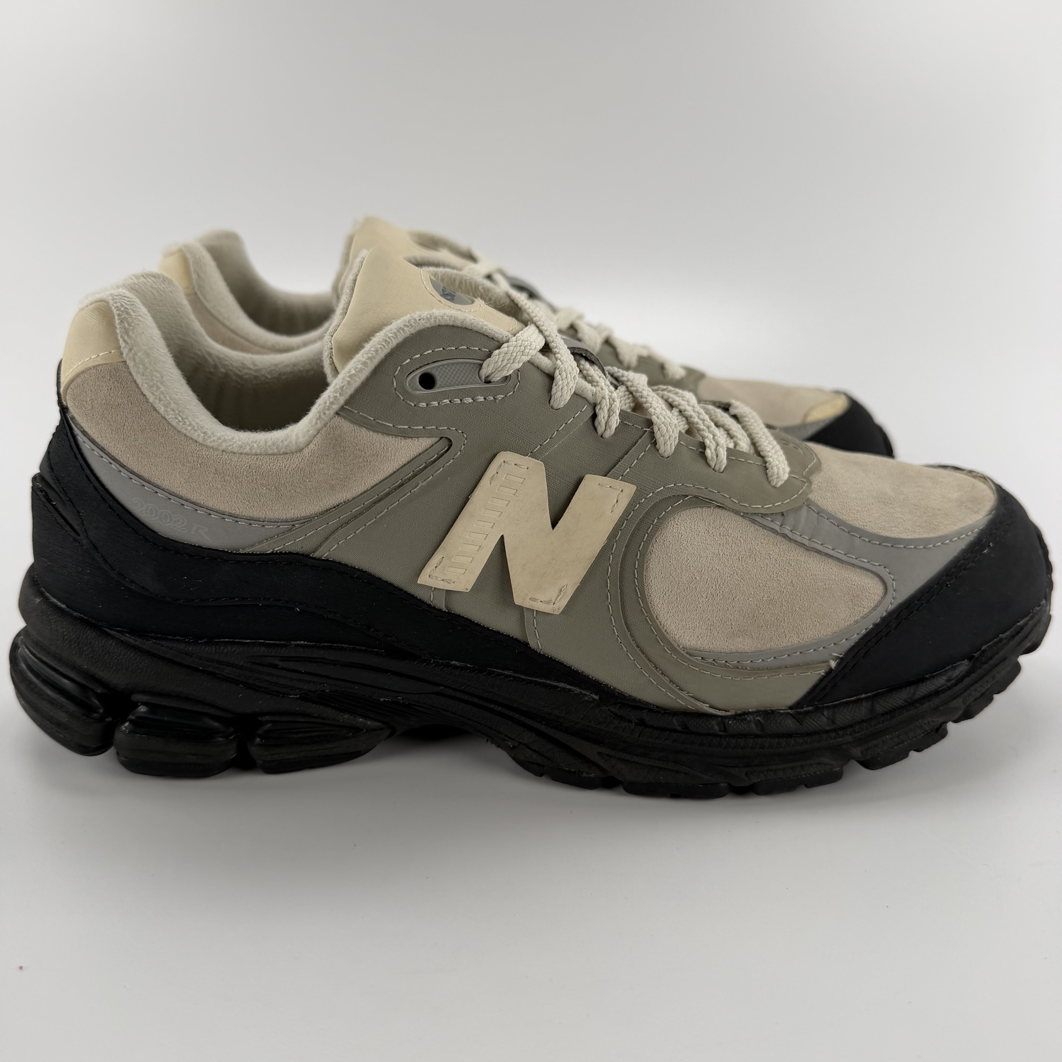 395566 New Balance 2002R The Basement Stone Grey