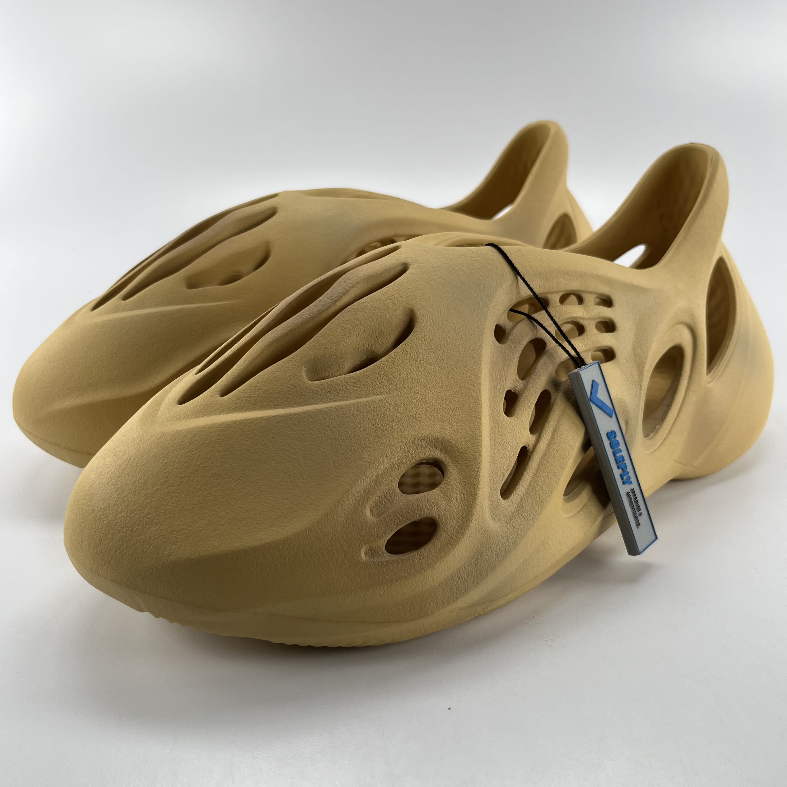 349641 Yeezy Foam RNR 'Desert Sand'