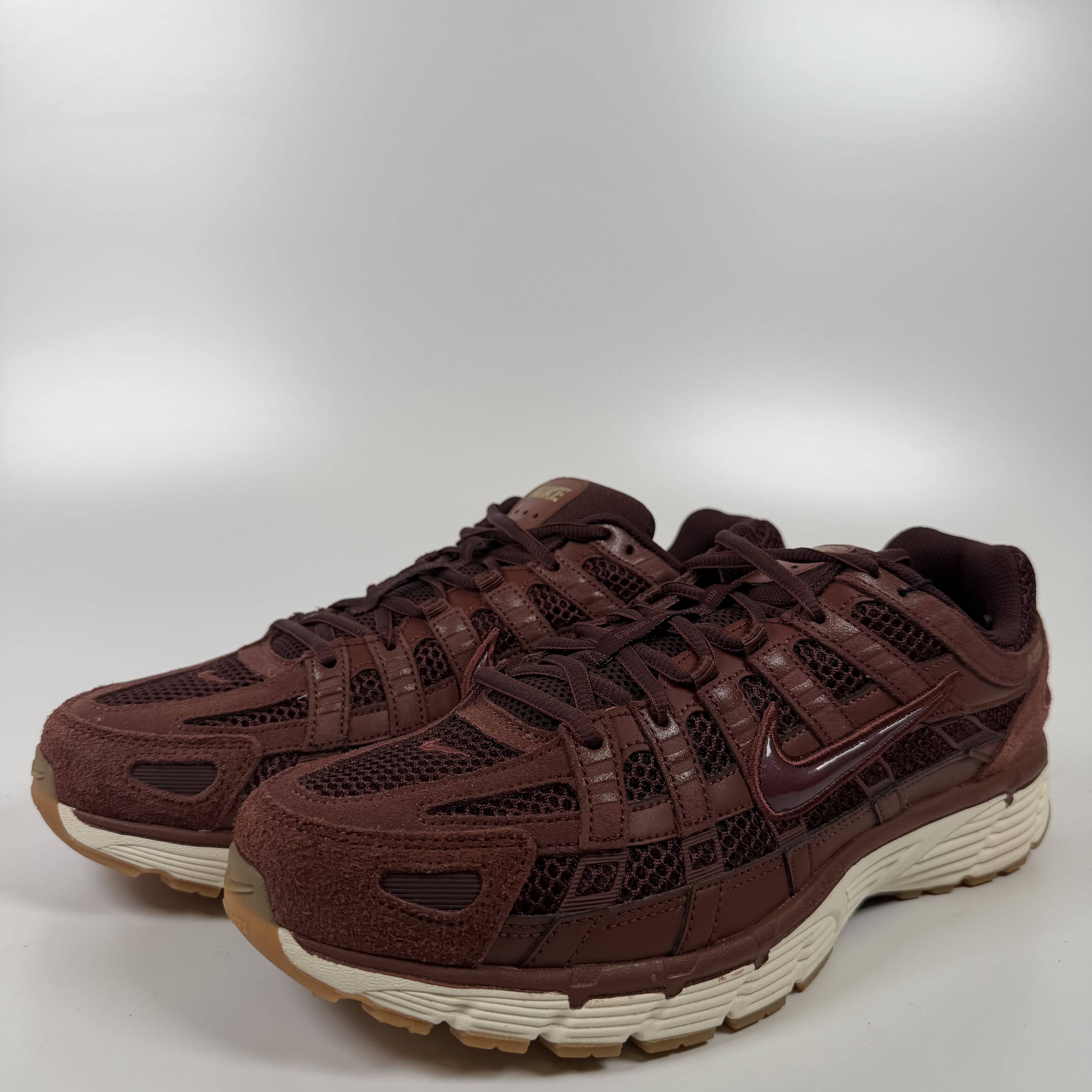 SP7840 Nike P-6000 SE Dark Pony Metallic Gold