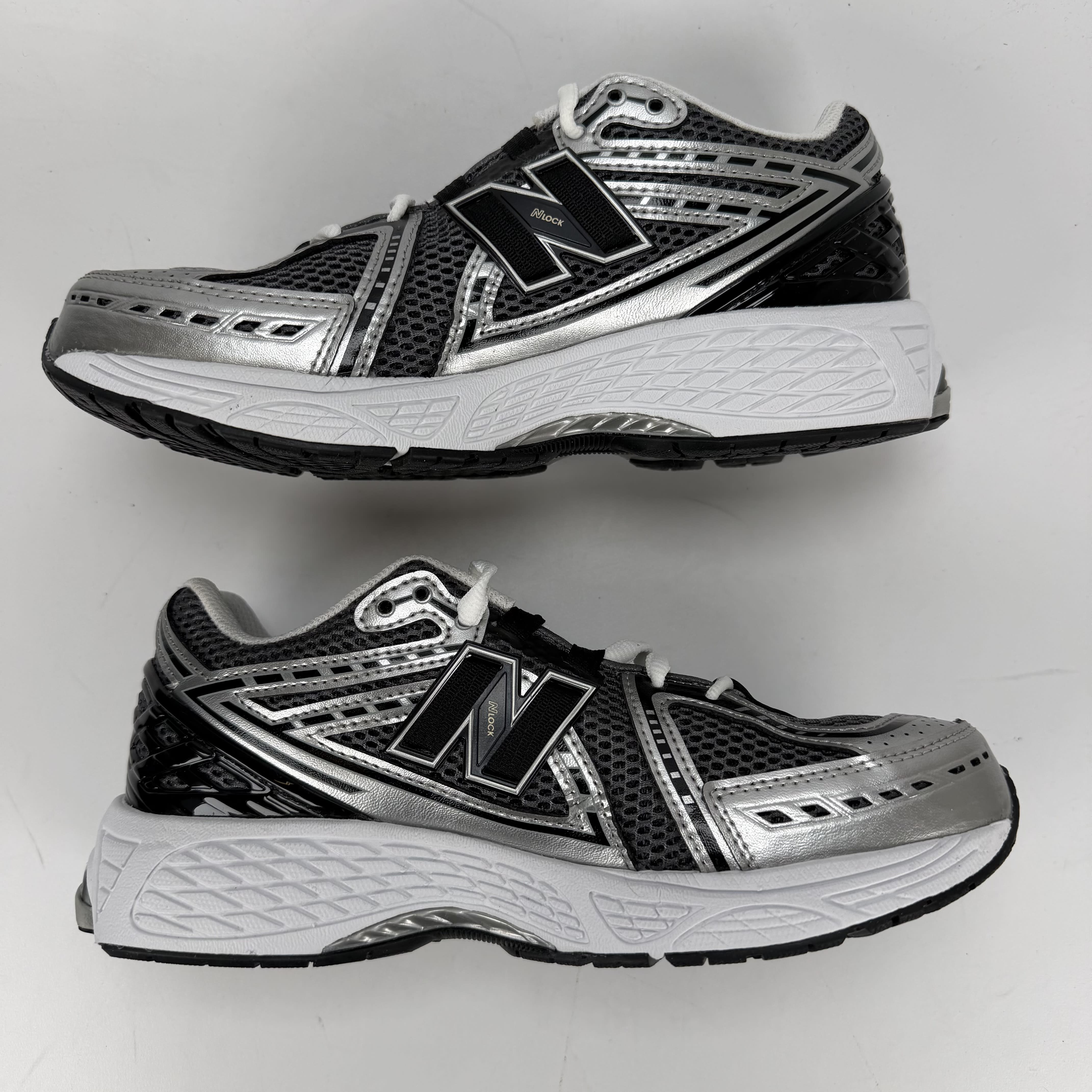 646062 New Balance 1906R Silver Metalic Black (GS)