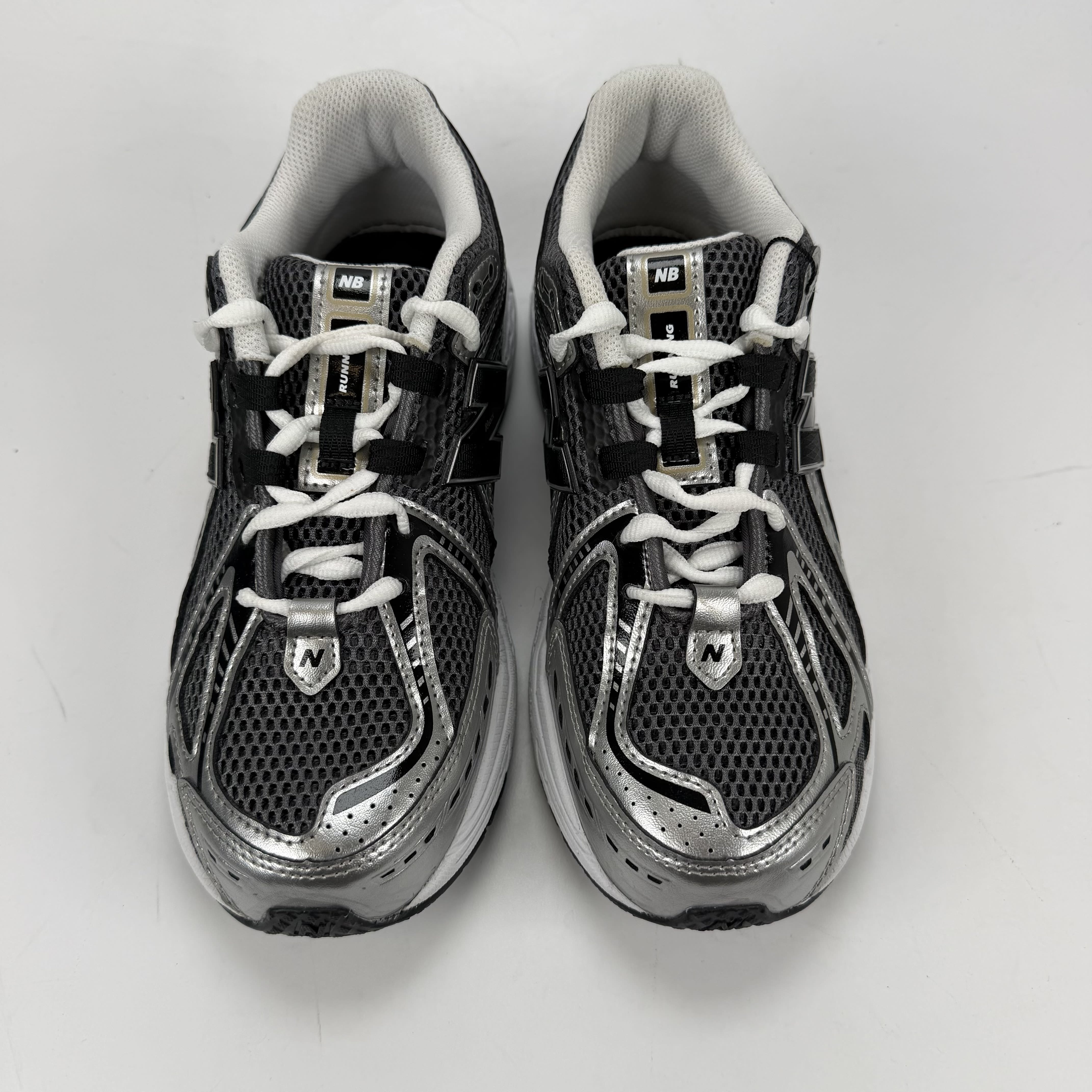 646062 New Balance 1906R Silver Metalic Black (GS)