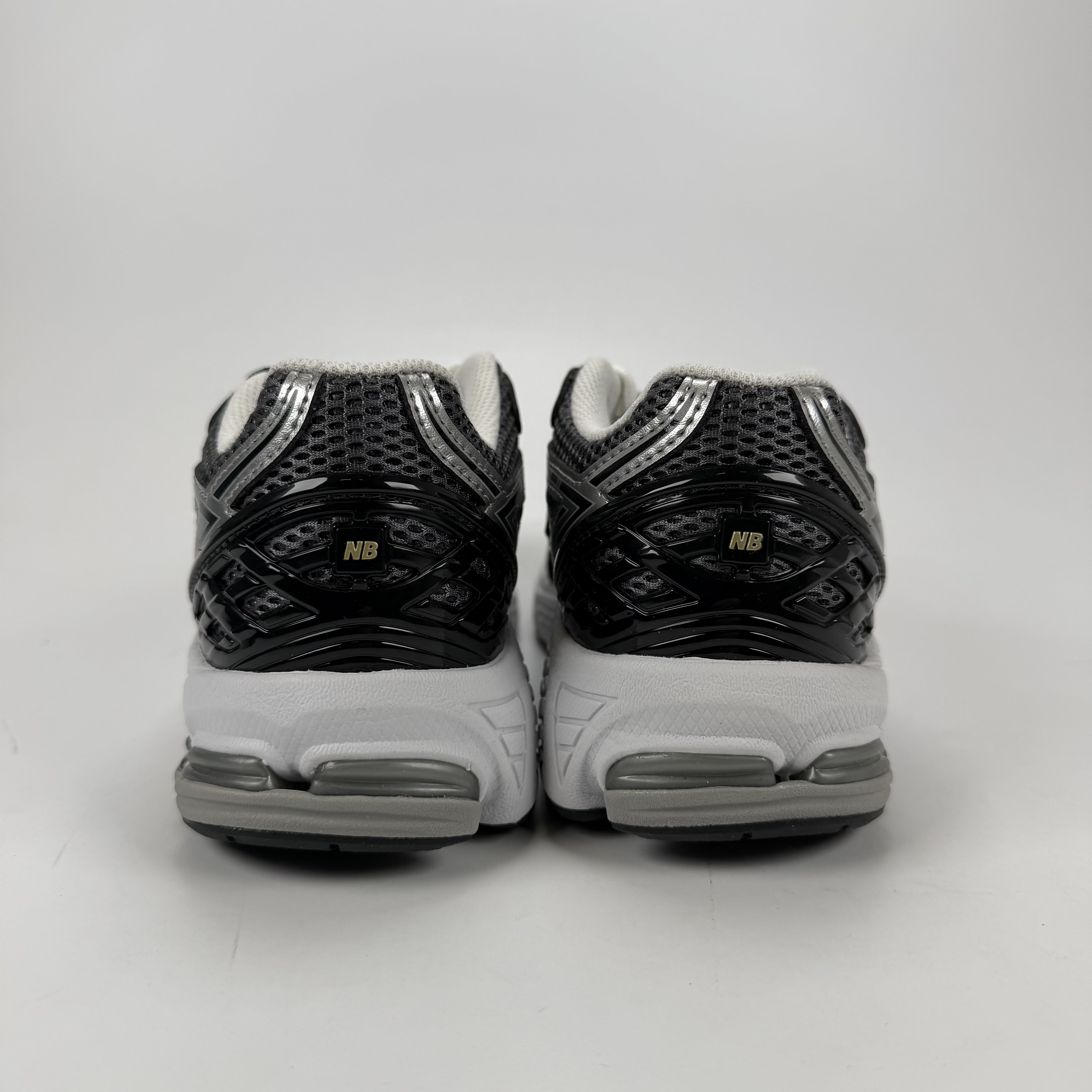 646062 New Balance 1906R Silver Metalic Black (GS)
