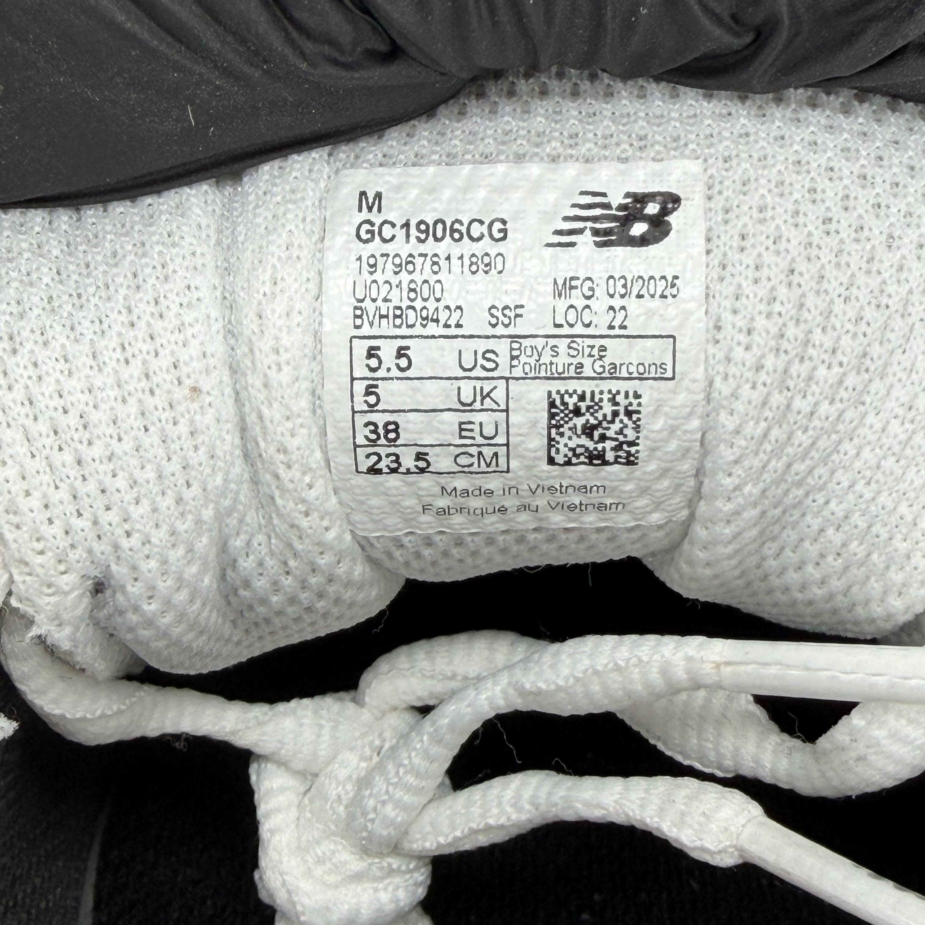 646062 New Balance 1906R Silver Metalic Black (GS)