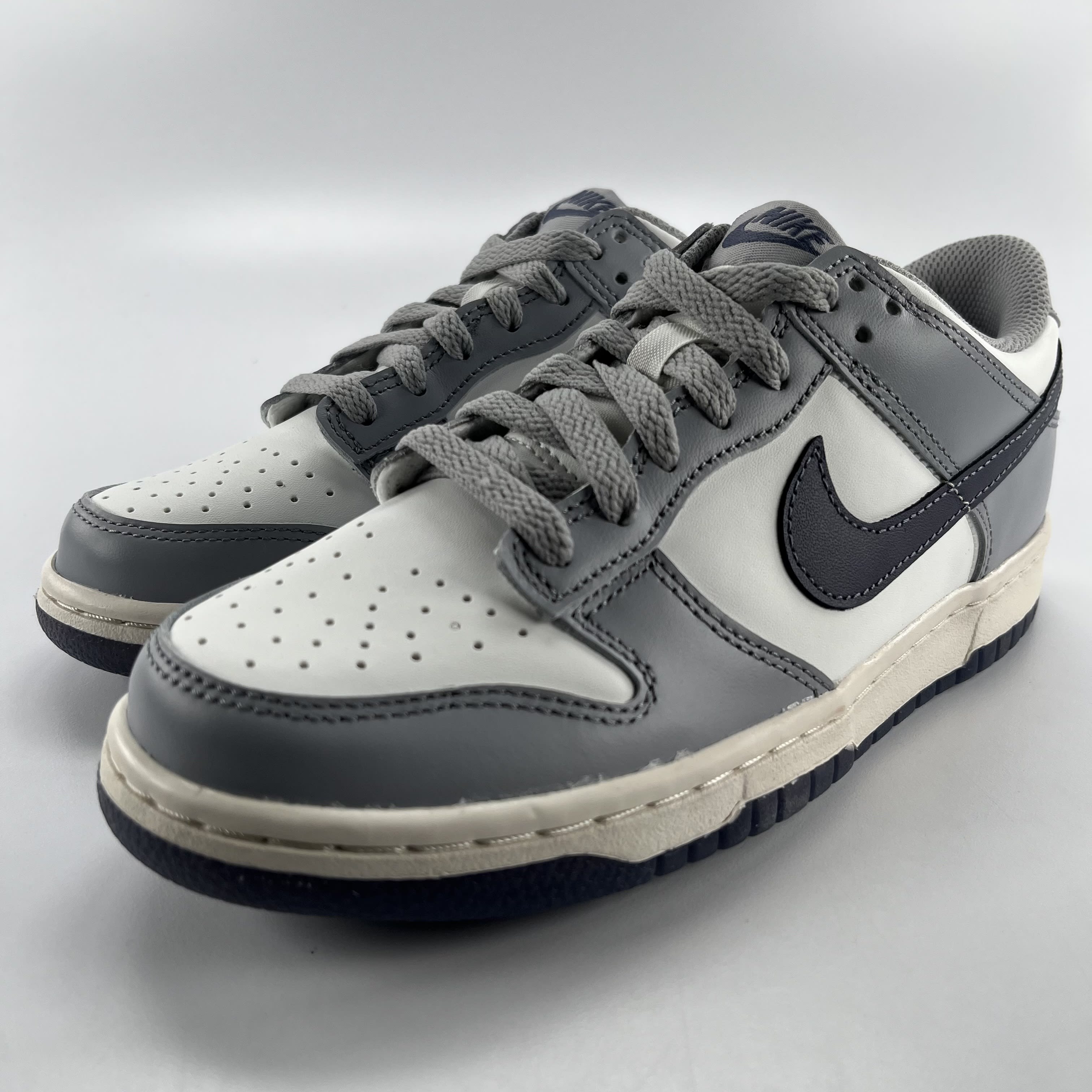 459695 Nike Dunk Low Platinum Tint Light Carbon (GS)