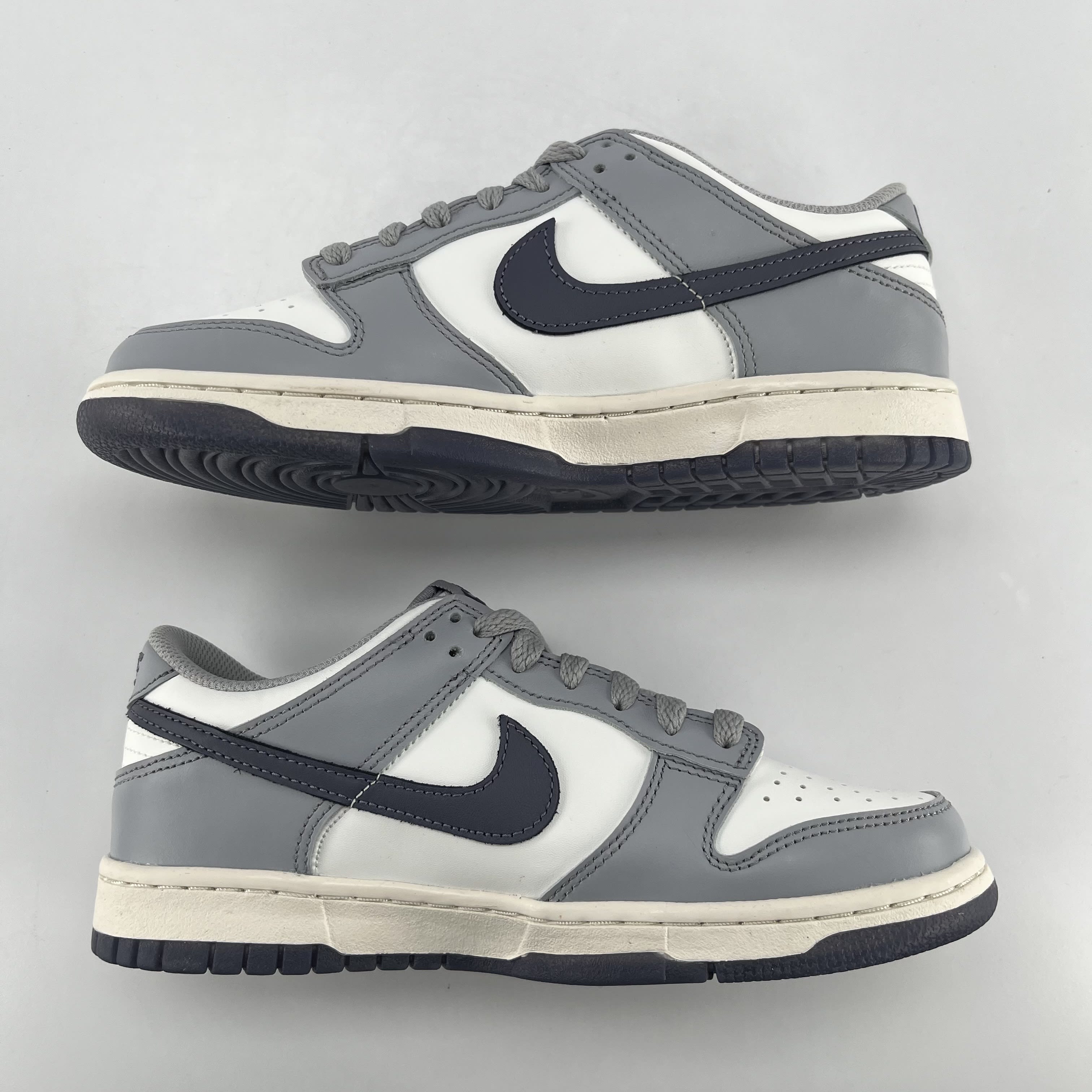 459695 Nike Dunk Low Platinum Tint Light Carbon (GS)