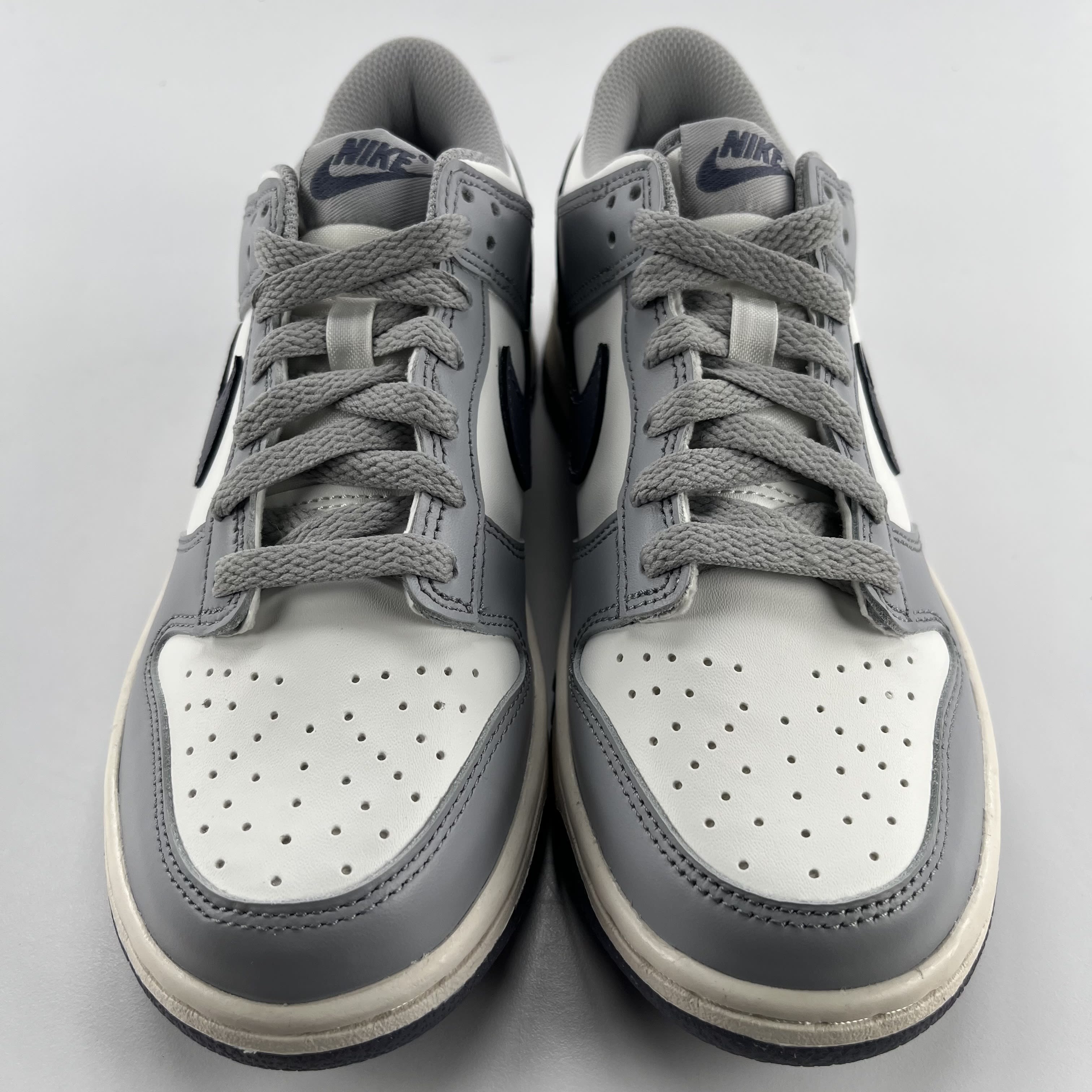 459695 Nike Dunk Low Platinum Tint Light Carbon (GS)