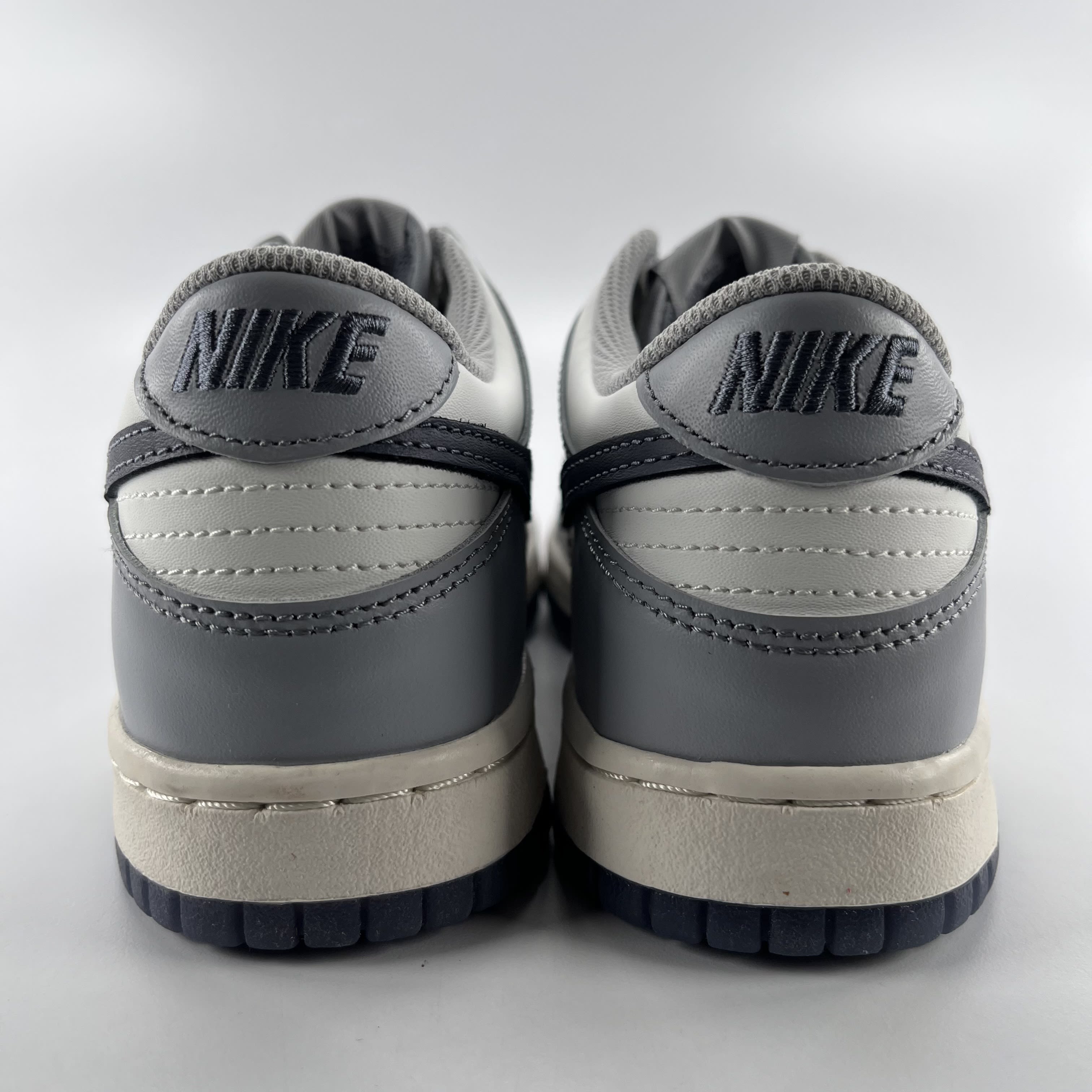 459695 Nike Dunk Low Platinum Tint Light Carbon (GS)