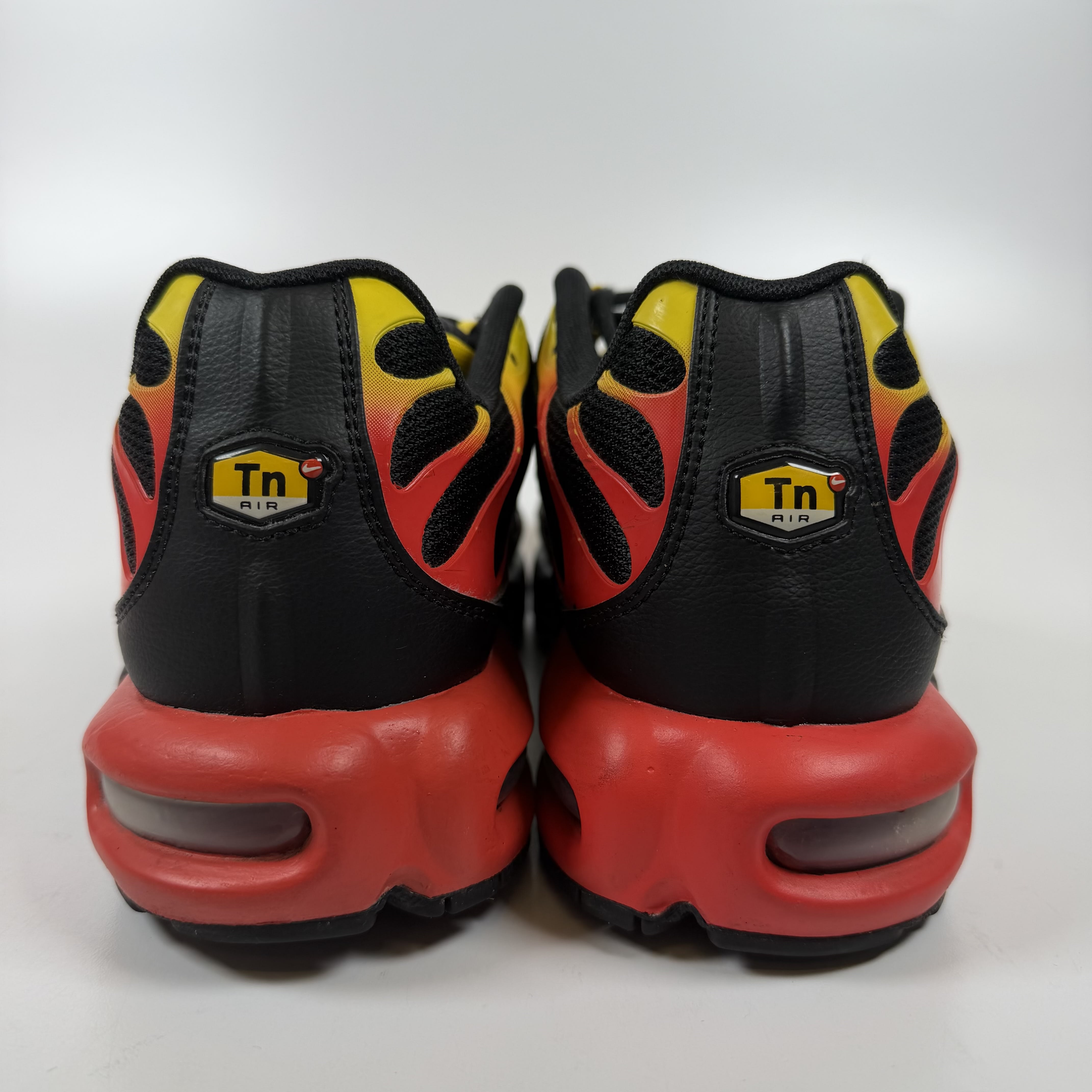 SP7792 Nike Air Max Plus Gradient Black Red Yellow