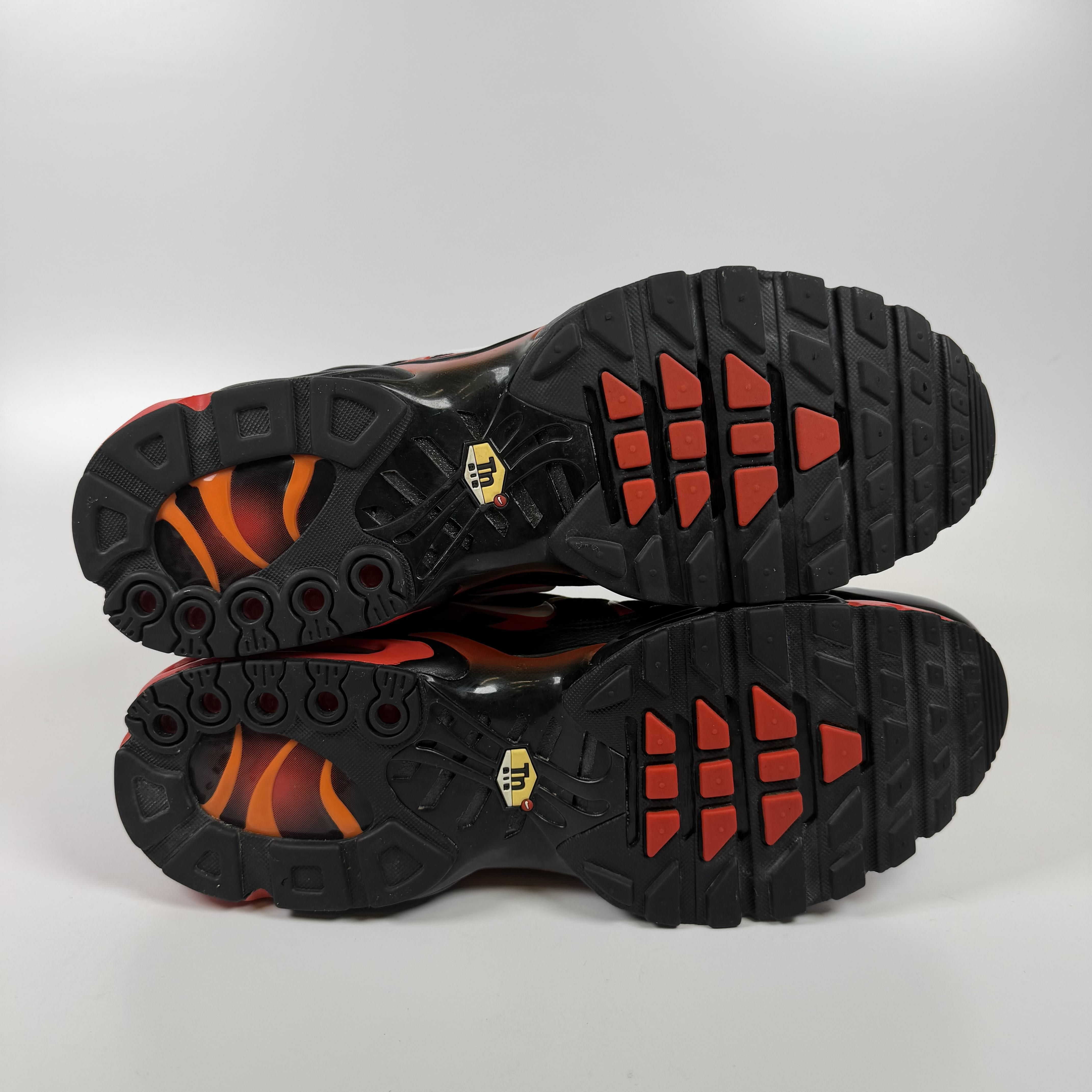 SP7792 Nike Air Max Plus Gradient Black Red Yellow
