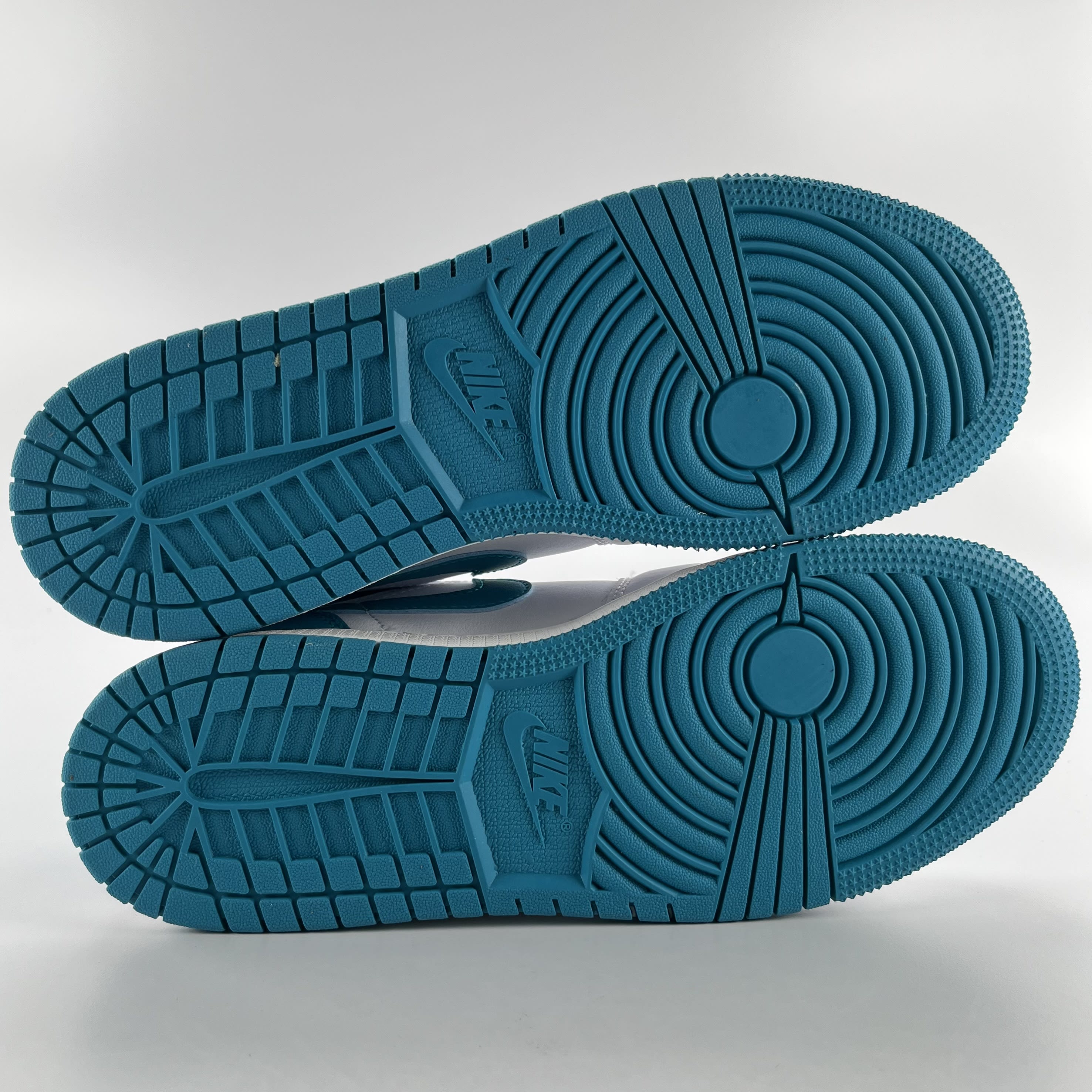 338503 Jordan 1 Low Aquatone (GS)