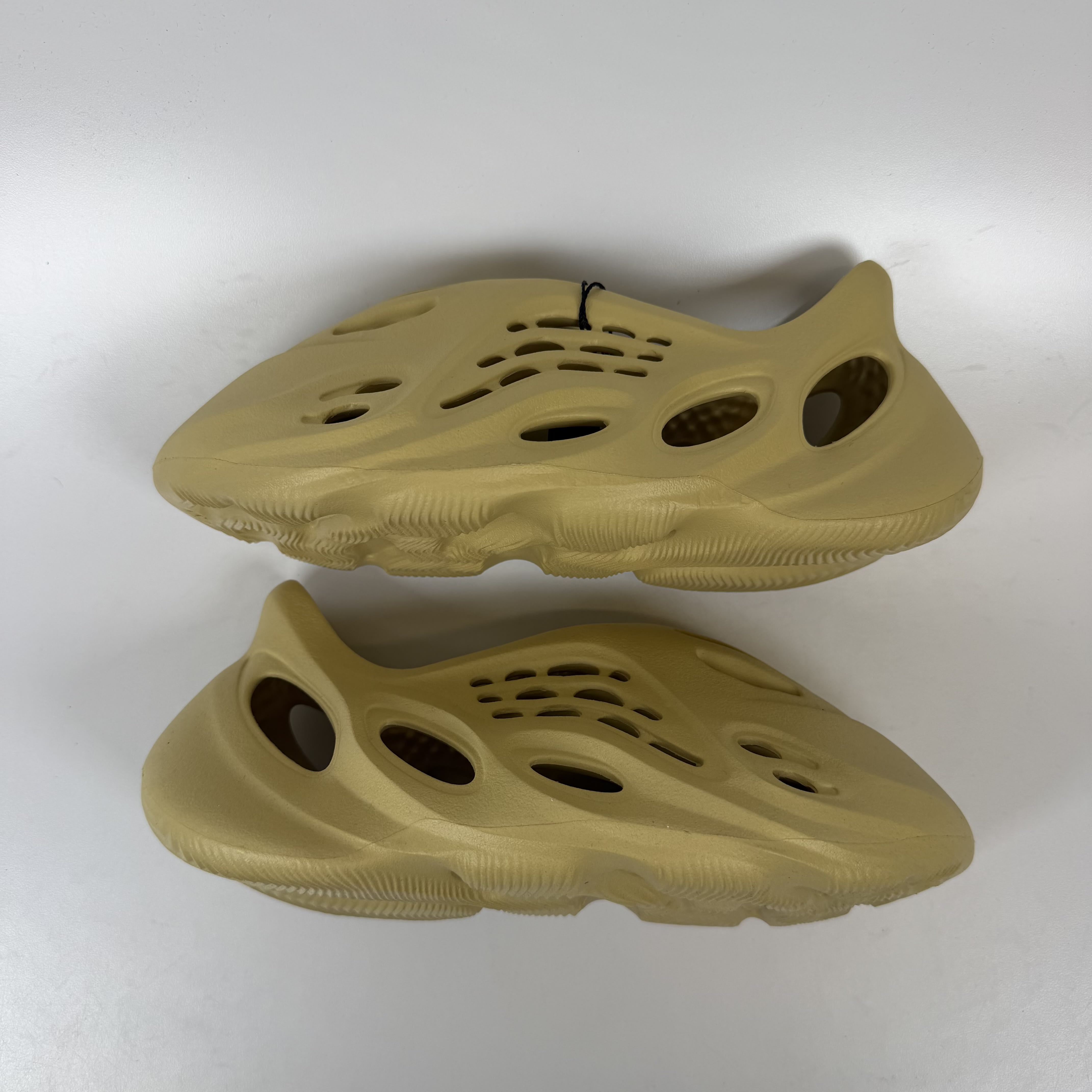 312195 adidas Yeezy Foam RNNR Sulfur