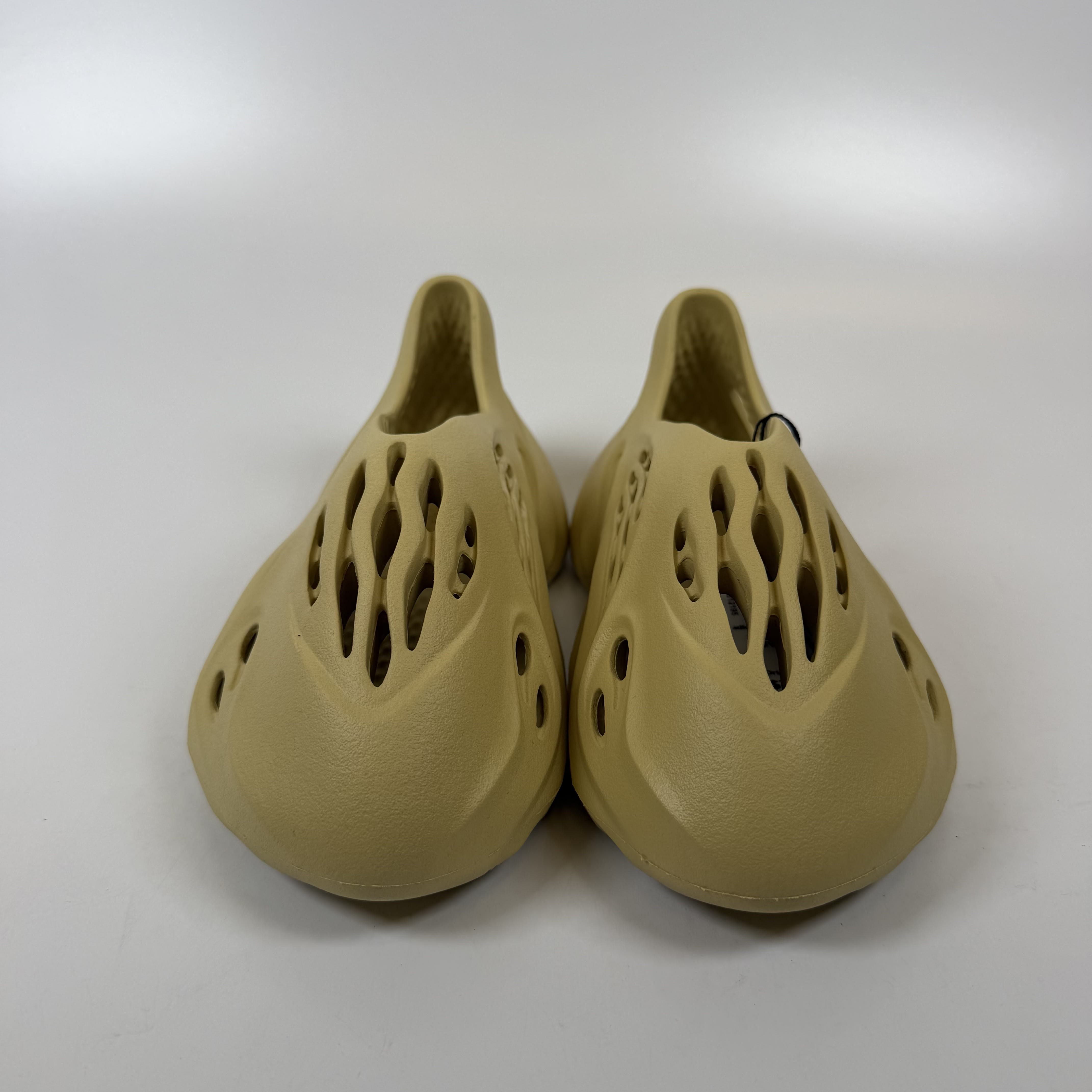 312195 adidas Yeezy Foam RNNR Sulfur