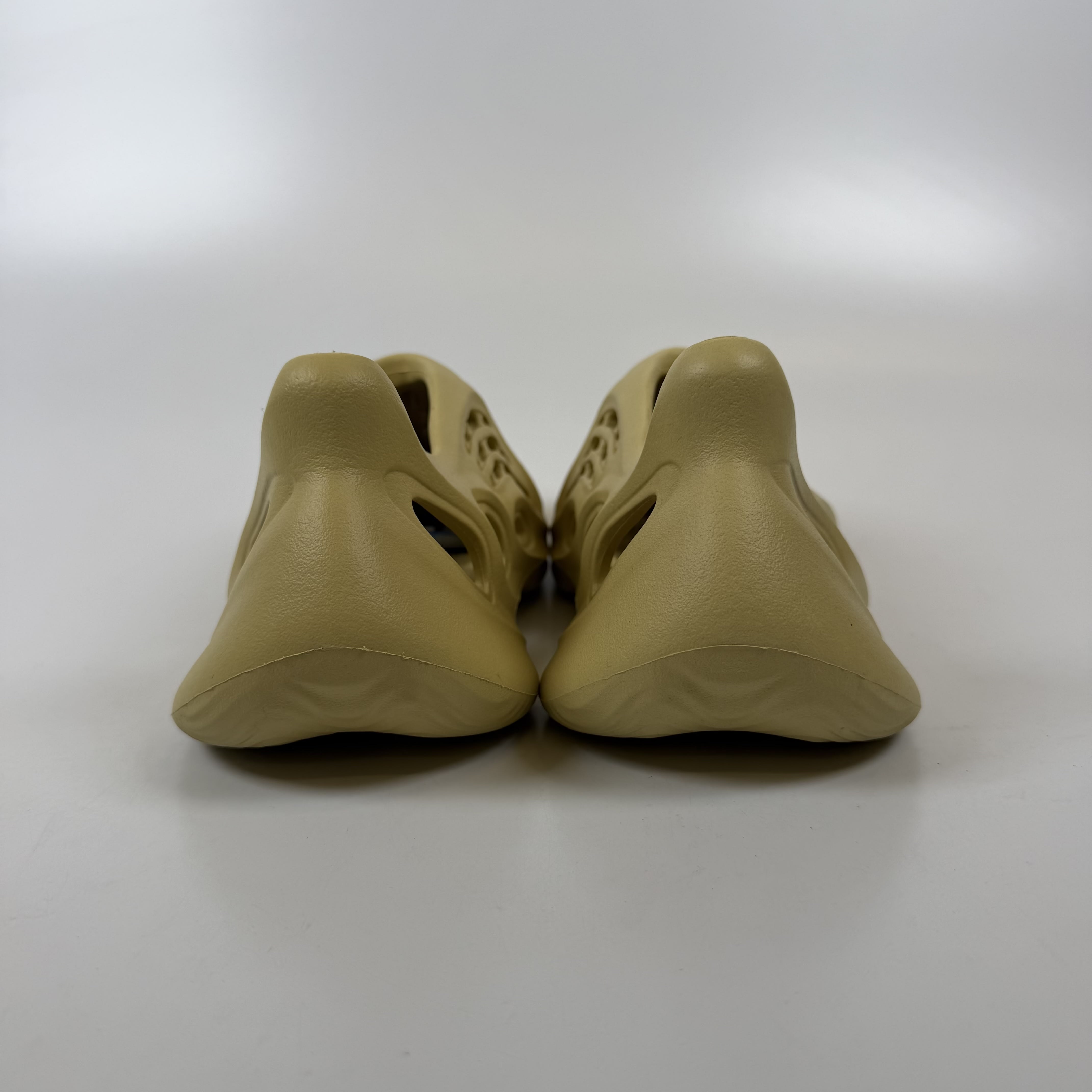 312195 adidas Yeezy Foam RNNR Sulfur