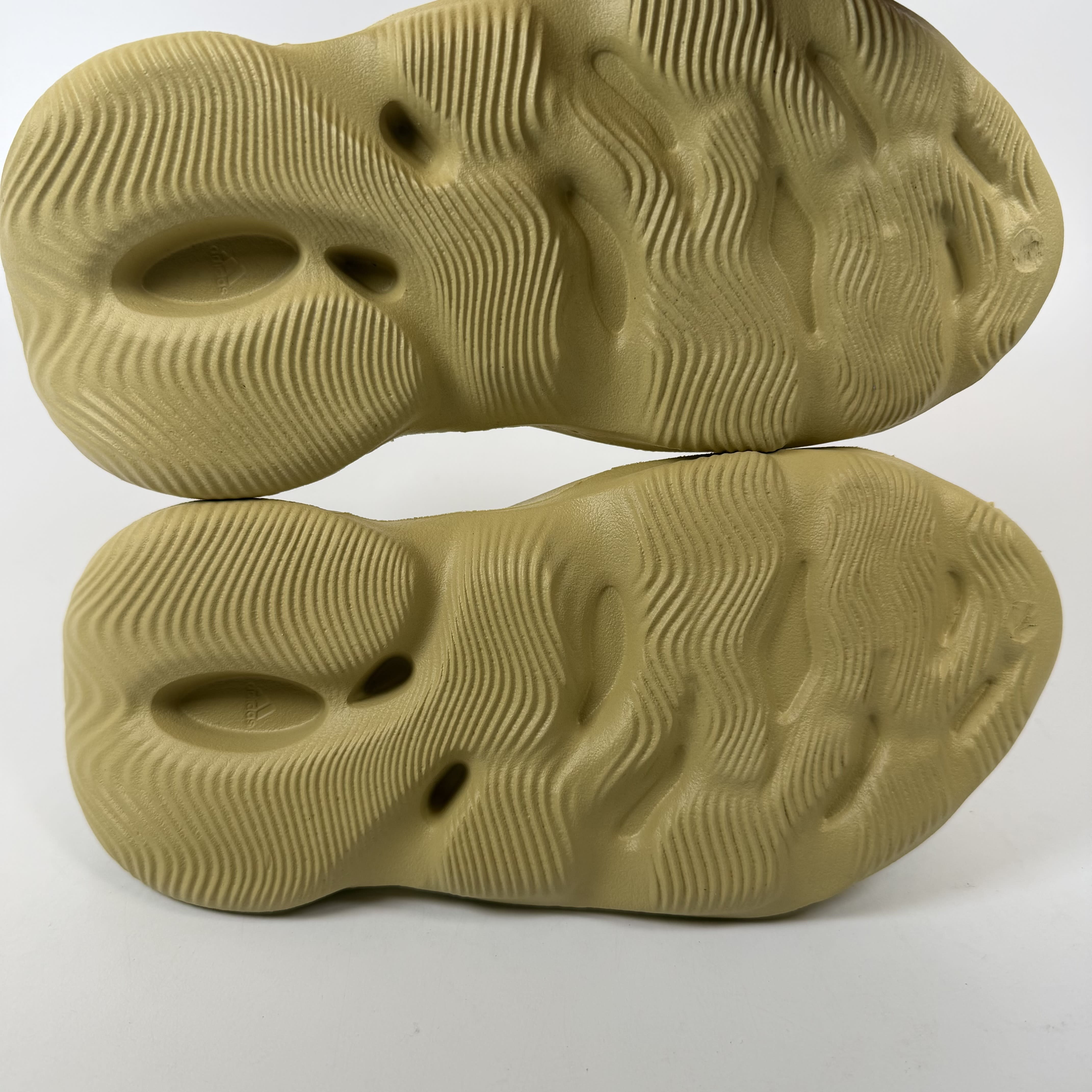 312195 adidas Yeezy Foam RNNR Sulfur