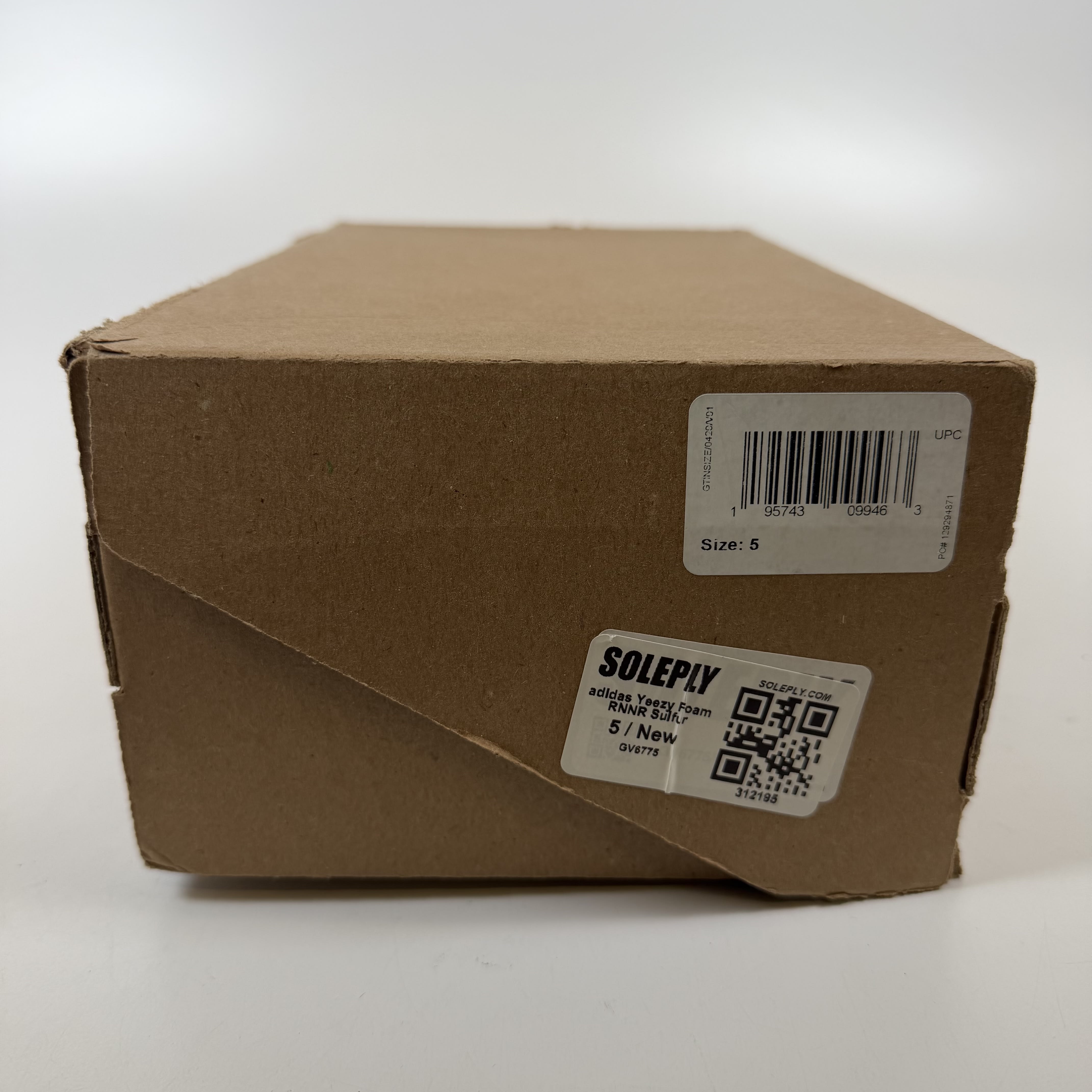 312195 adidas Yeezy Foam RNNR Sulfur