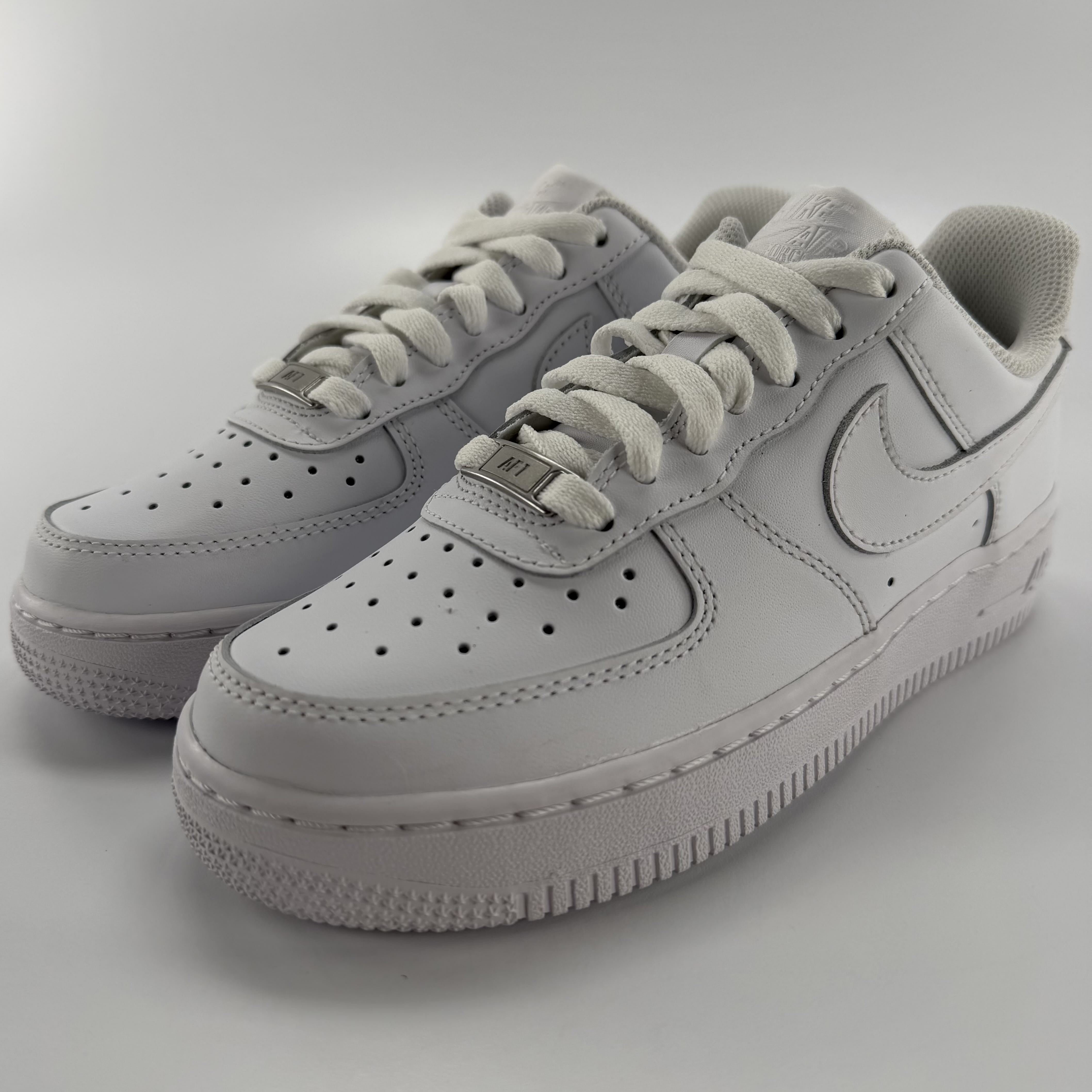 636032 Wmns Air Force 1 '07 'White'