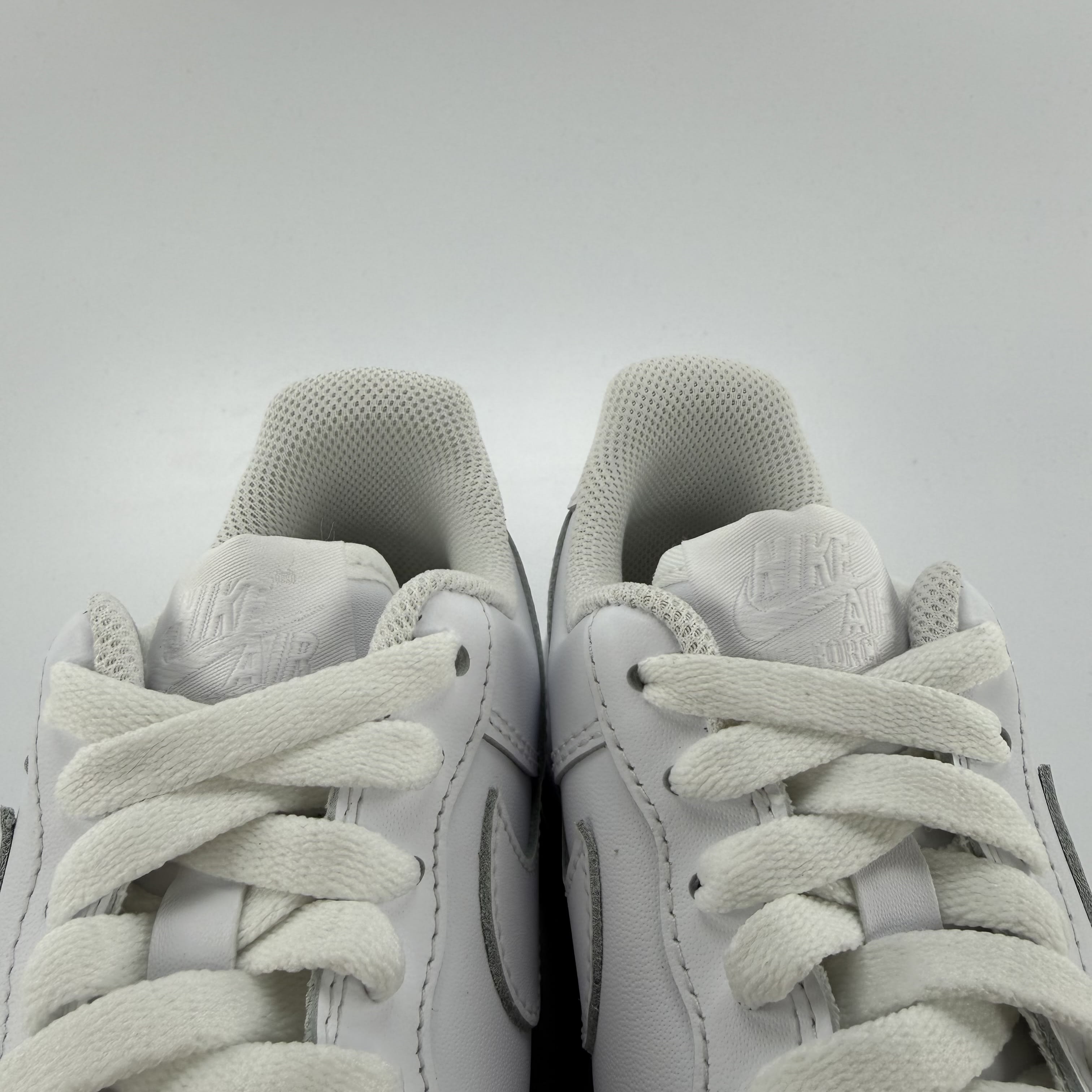636032 Wmns Air Force 1 '07 'White'