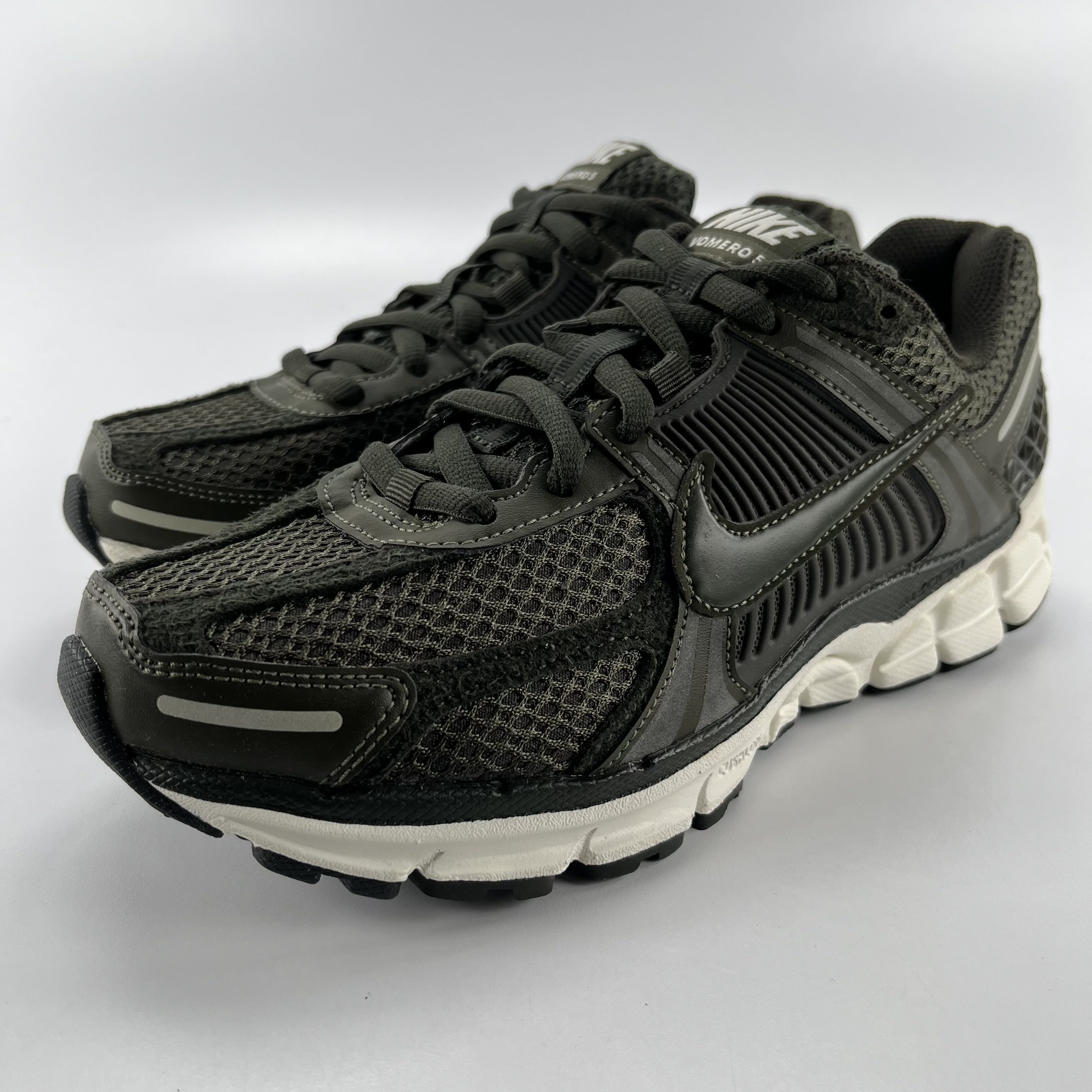 260149 Nike Zoom Vomero 5 Sequoia (Women's)