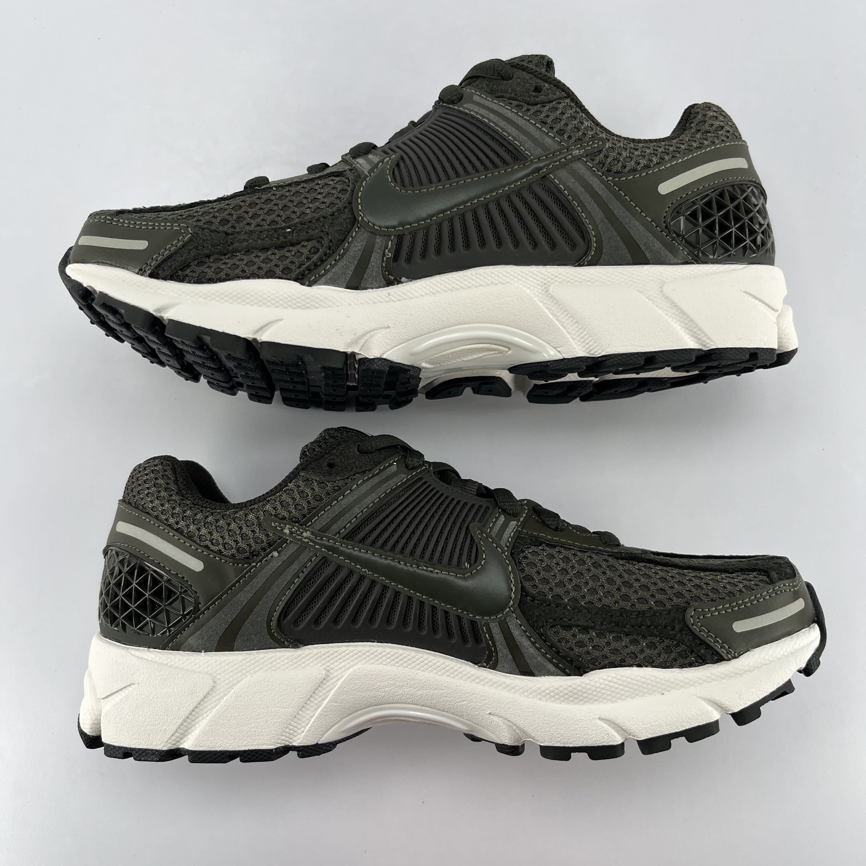 260149 Nike Zoom Vomero 5 Sequoia (Women's)