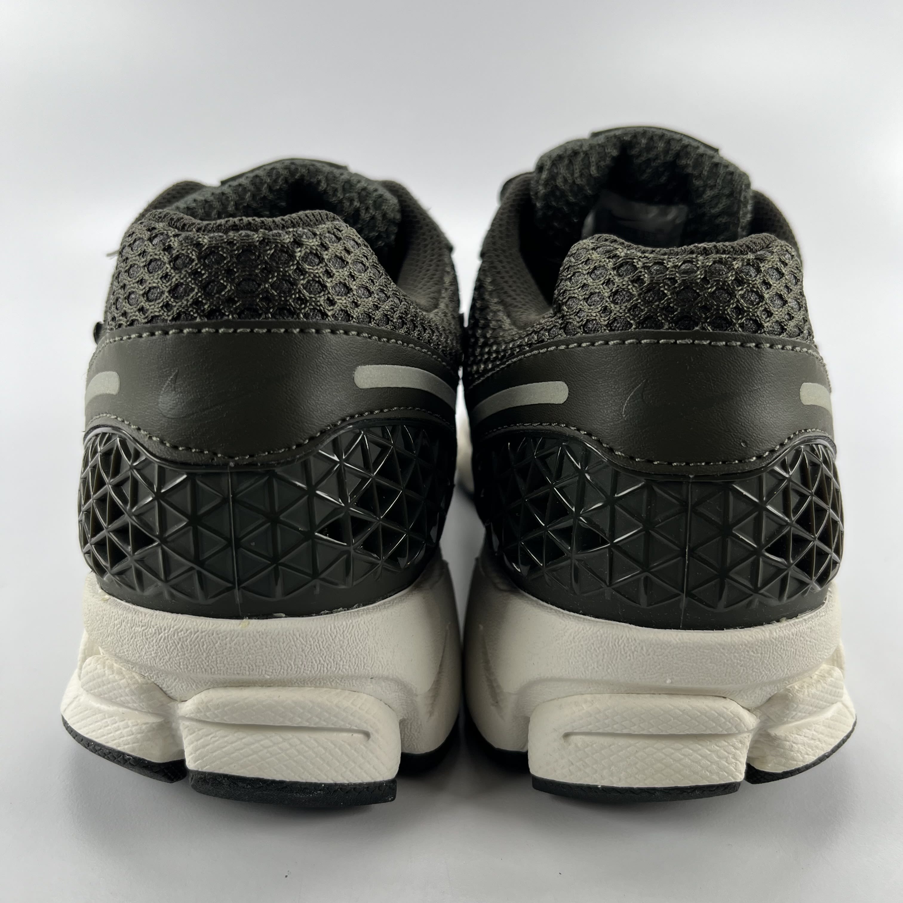 260149 Nike Zoom Vomero 5 Sequoia (Women's)