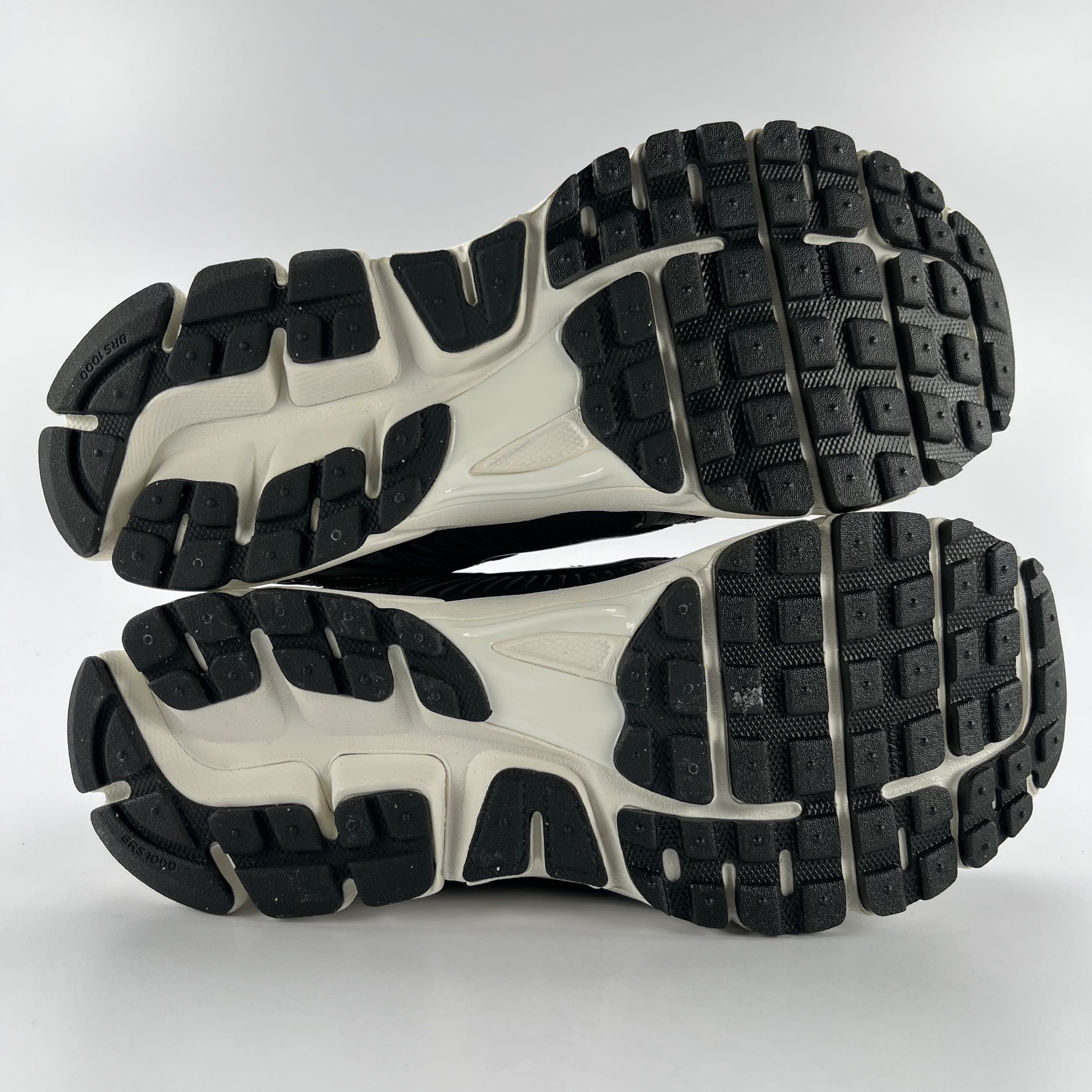 260149 Nike Zoom Vomero 5 Sequoia (Women's)