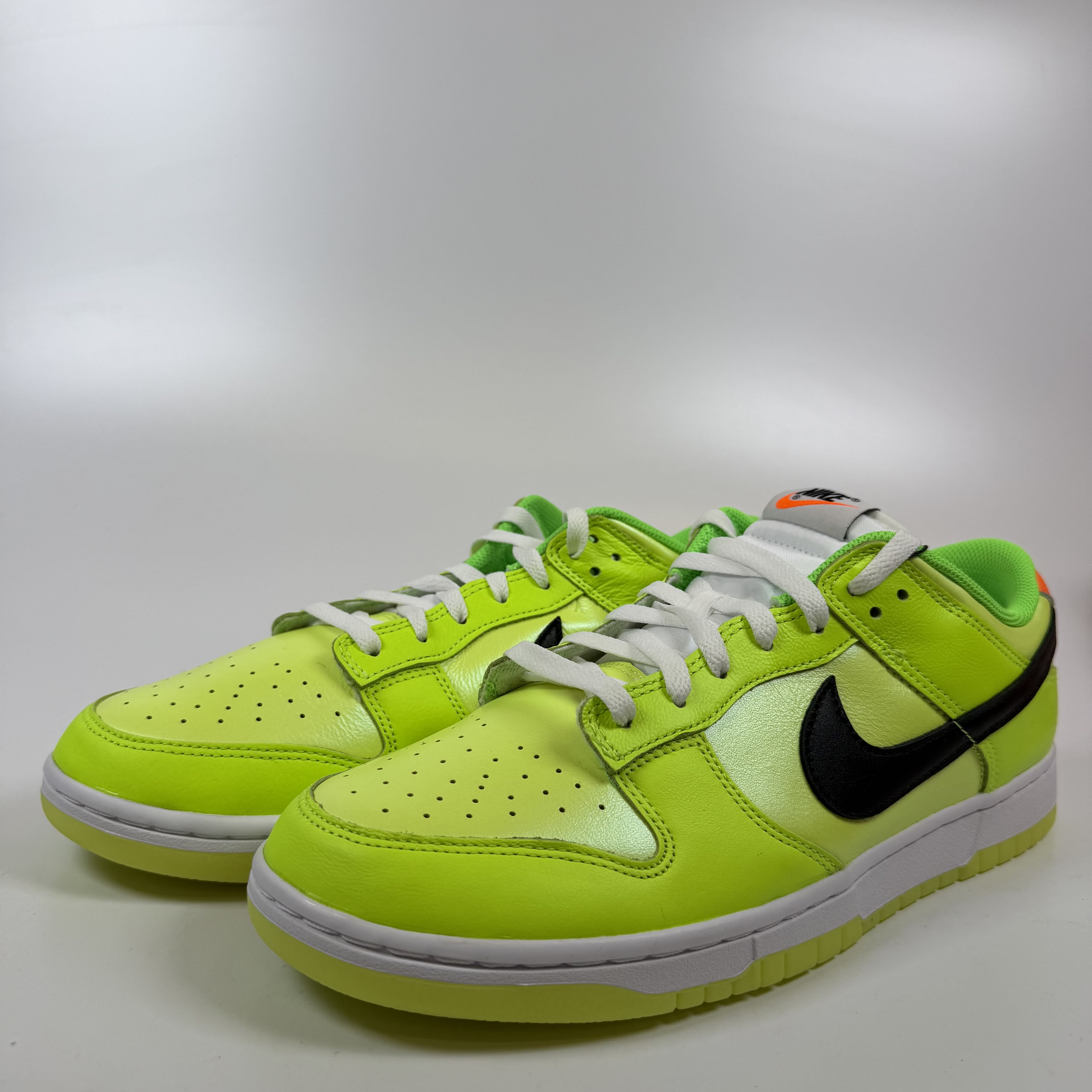 SP11920 Nike Dunk Low SE Splash Volt