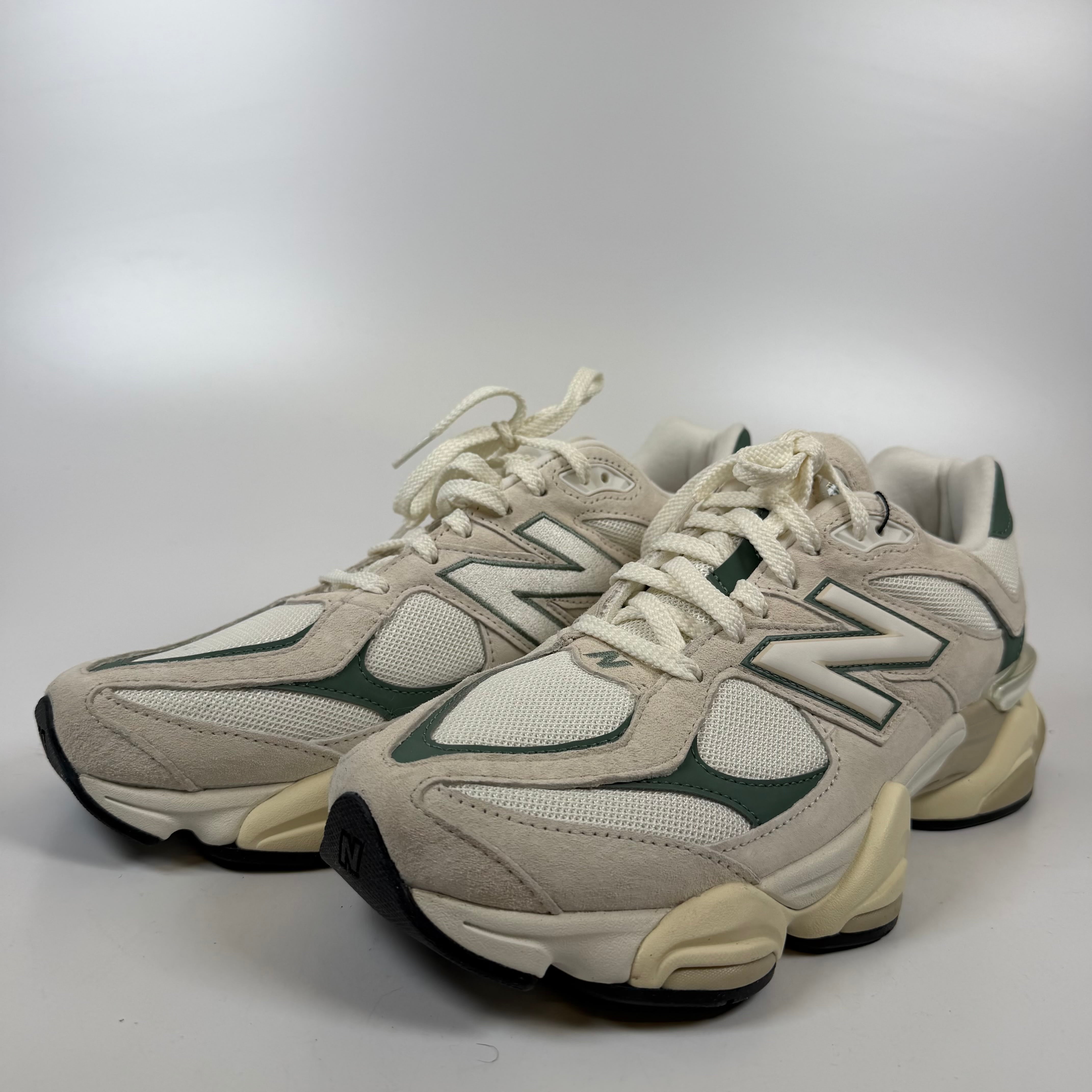 SP11429 New Balance 9060 Linen Dark Juniper