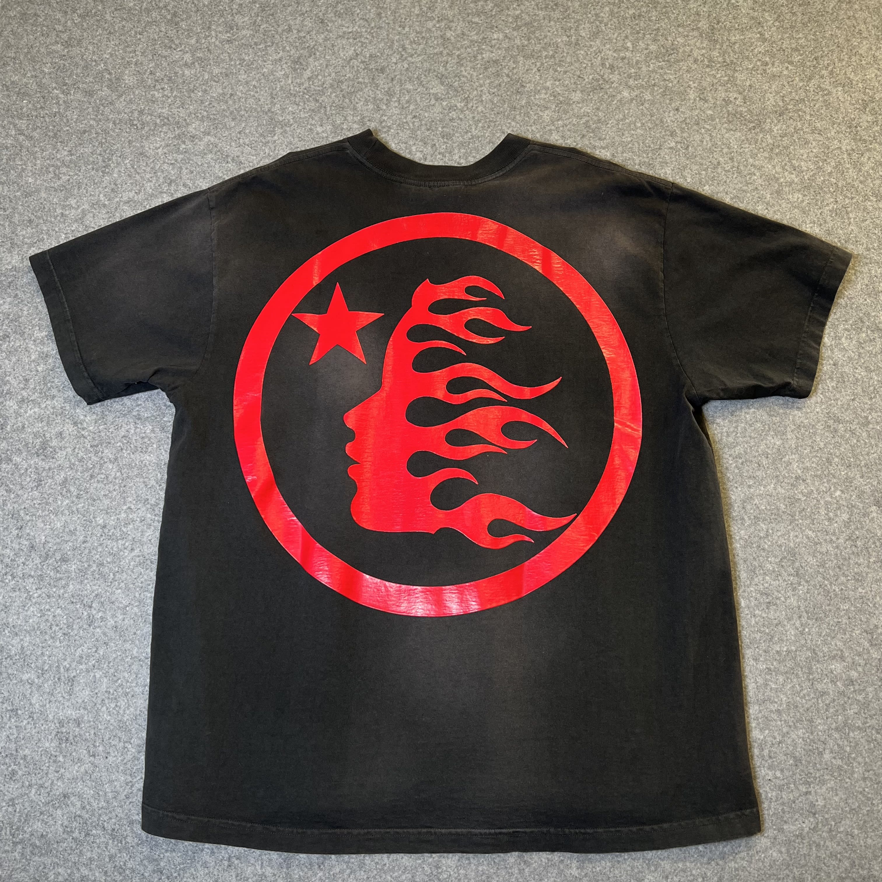 699026 Hellstar Gel Sport Logo T-Shirt 'Black/Red'