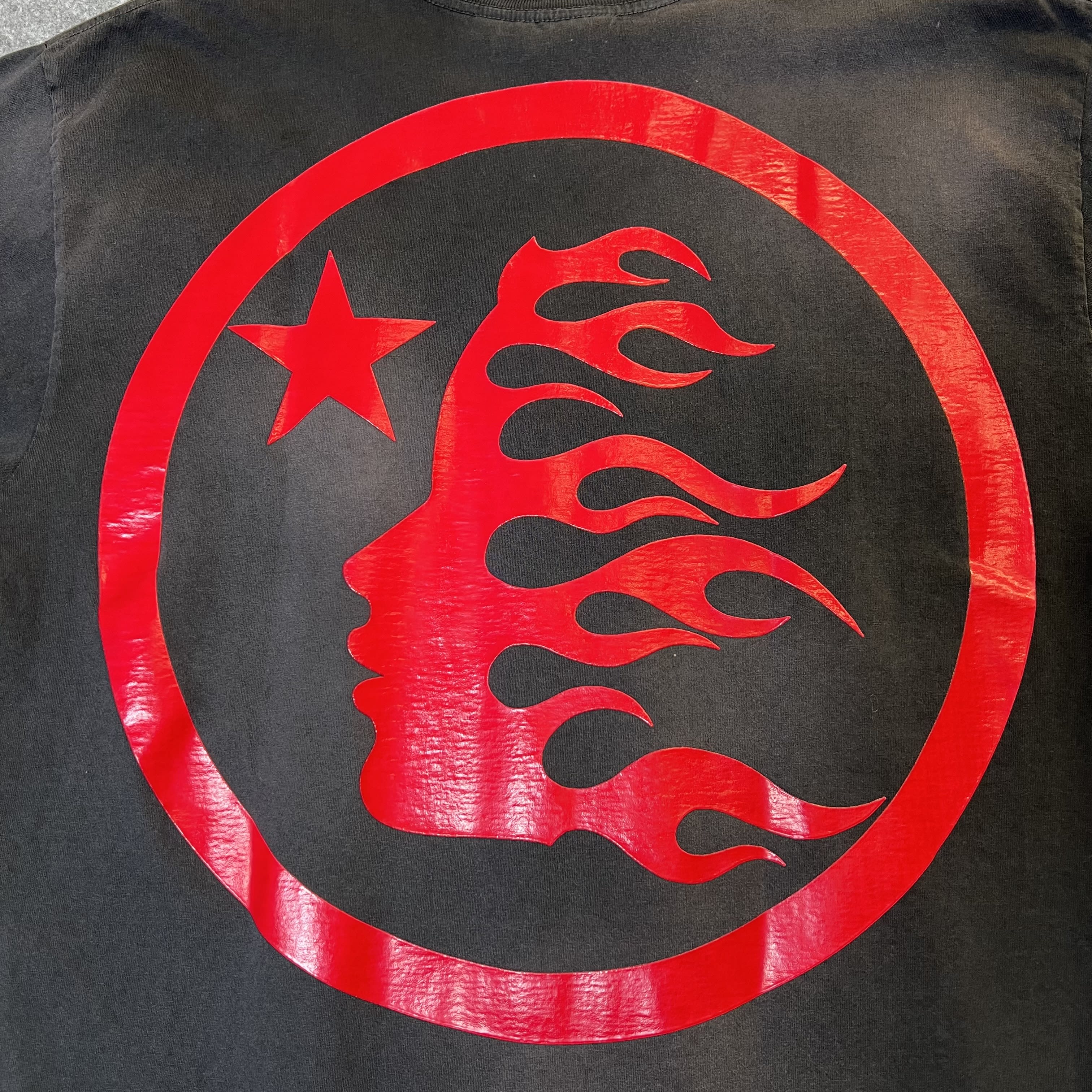 699026 Hellstar Gel Sport Logo T-Shirt 'Black/Red'