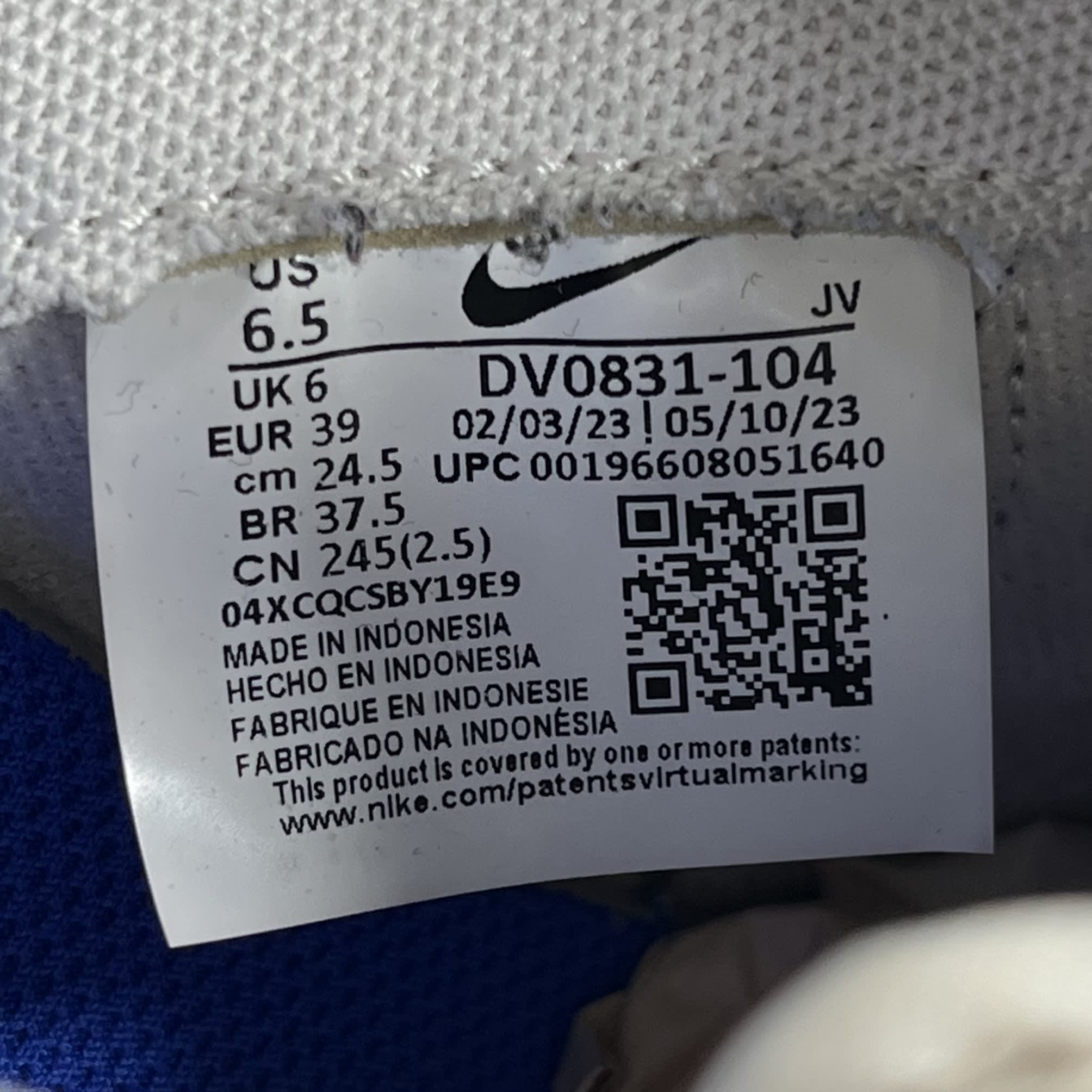 799956 Nike Dunk Low White Hyper Royal