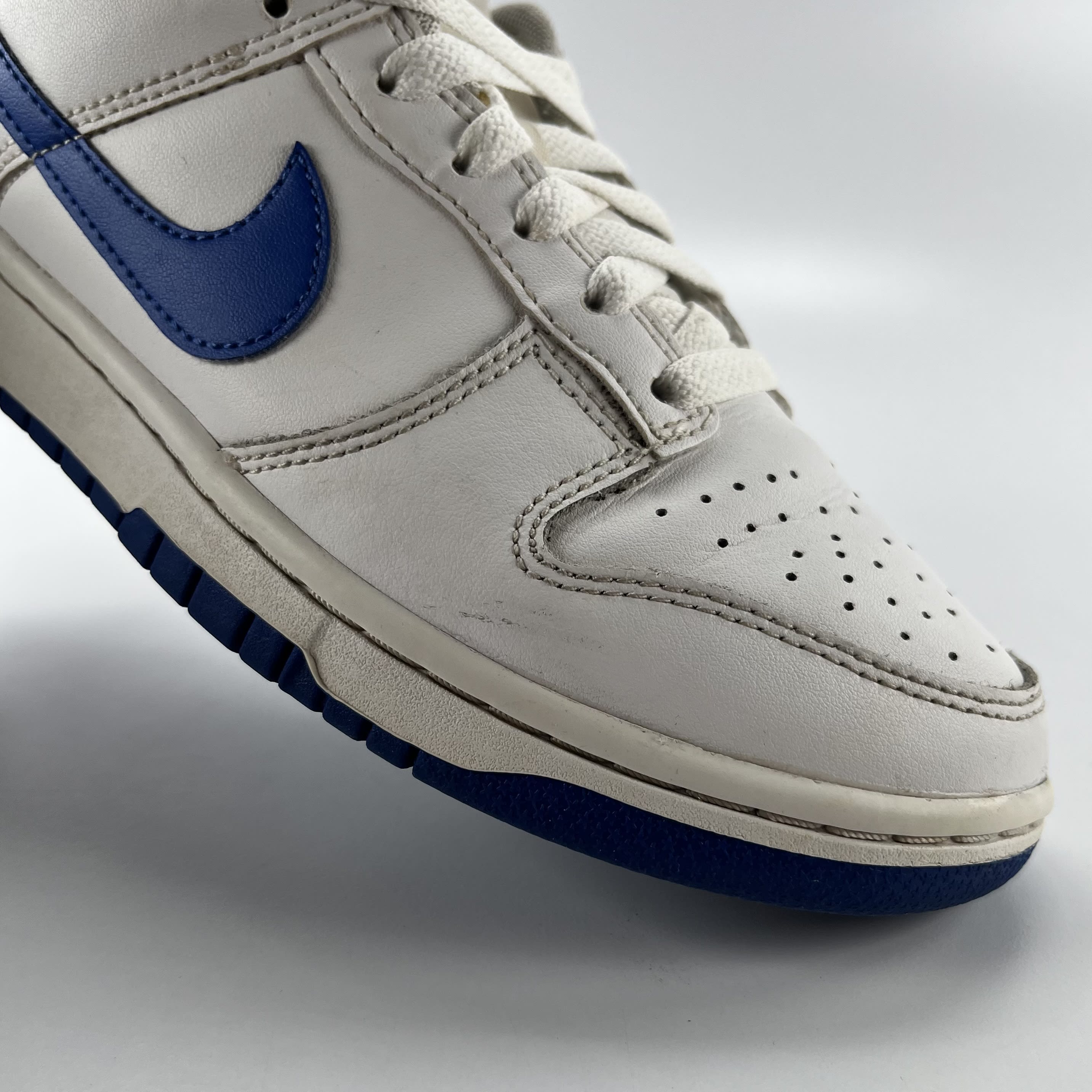 799956 Nike Dunk Low White Hyper Royal