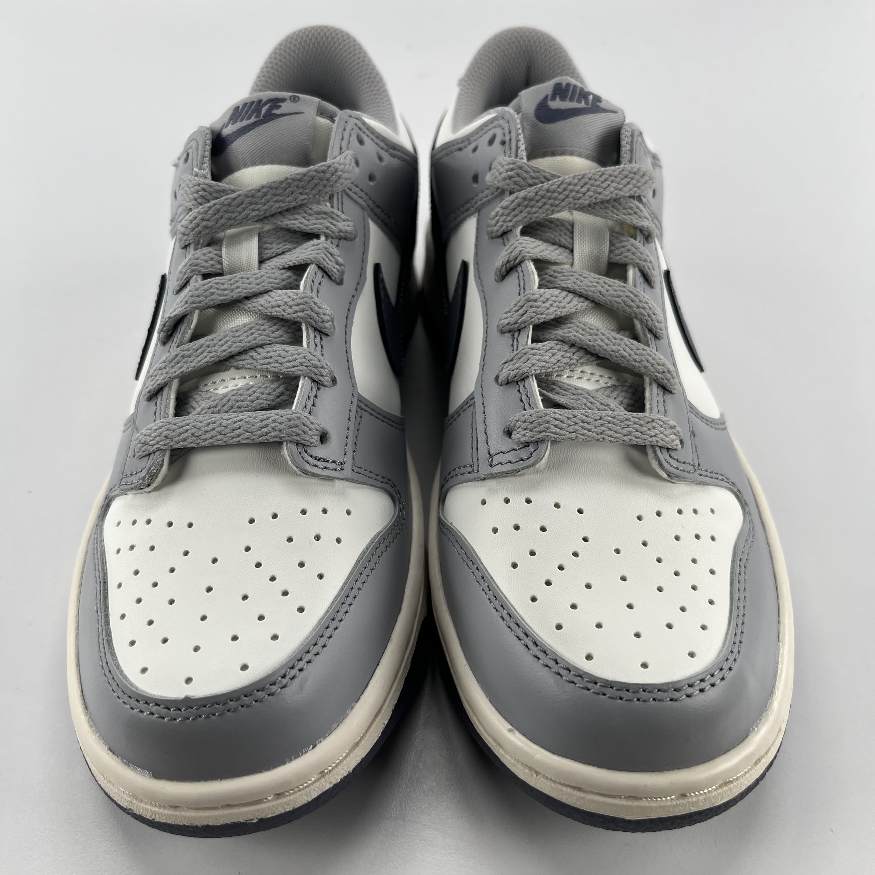 268068 Nike Dunk Low Platinum Tint Light Carbon (GS)