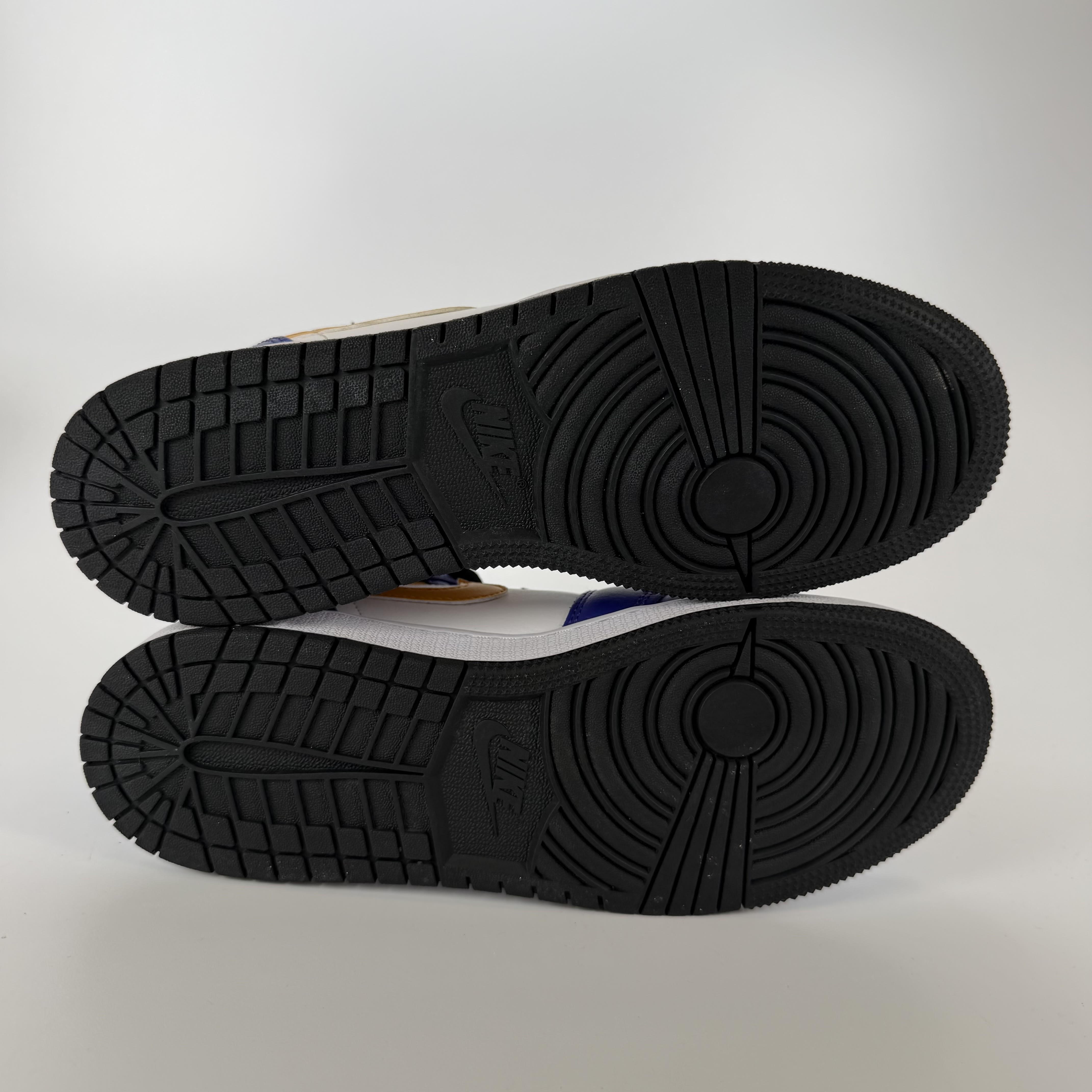 SP5213 Jordan 1 Mid Lakers (2022) (GS)