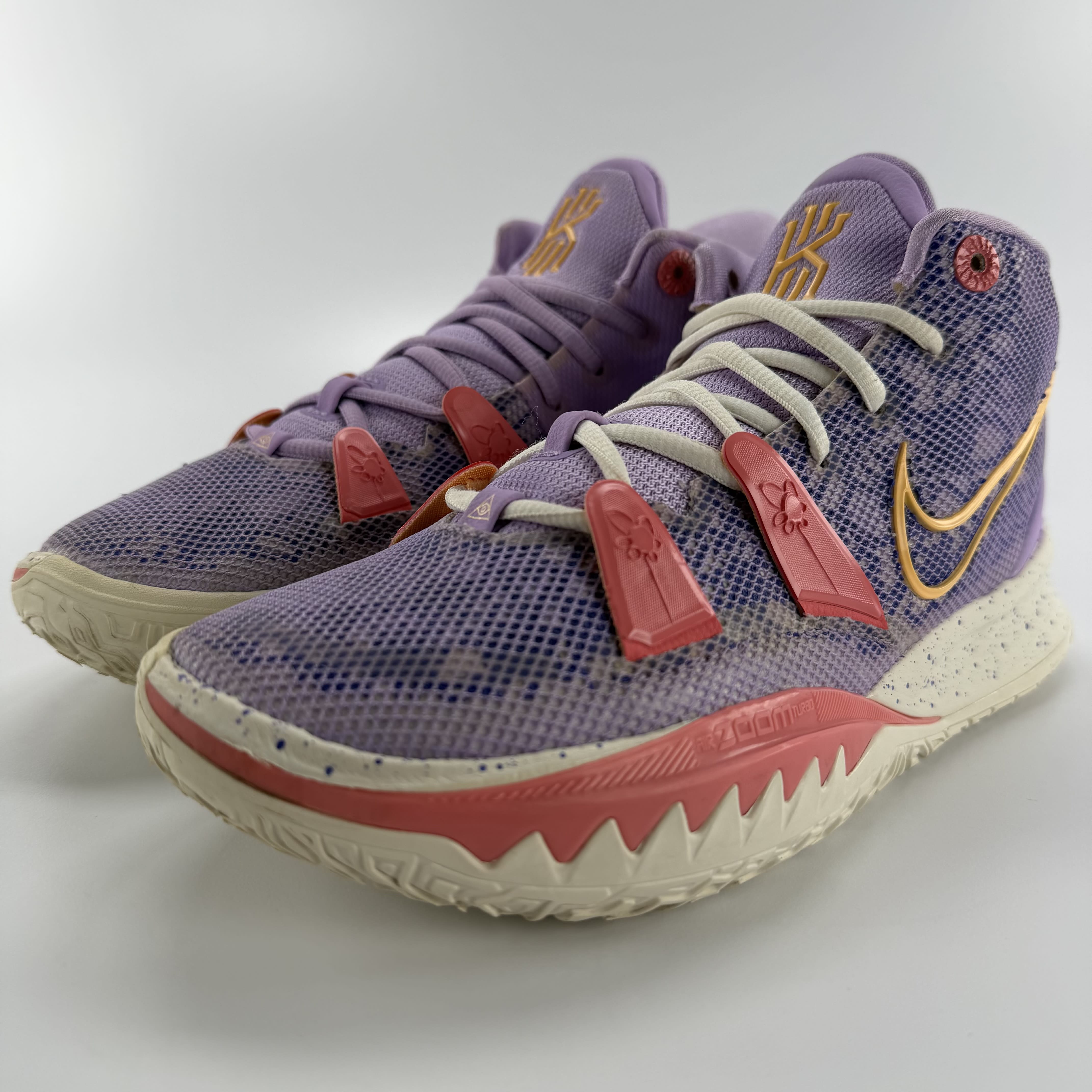 522708 Kyrie 7 "Daughters"