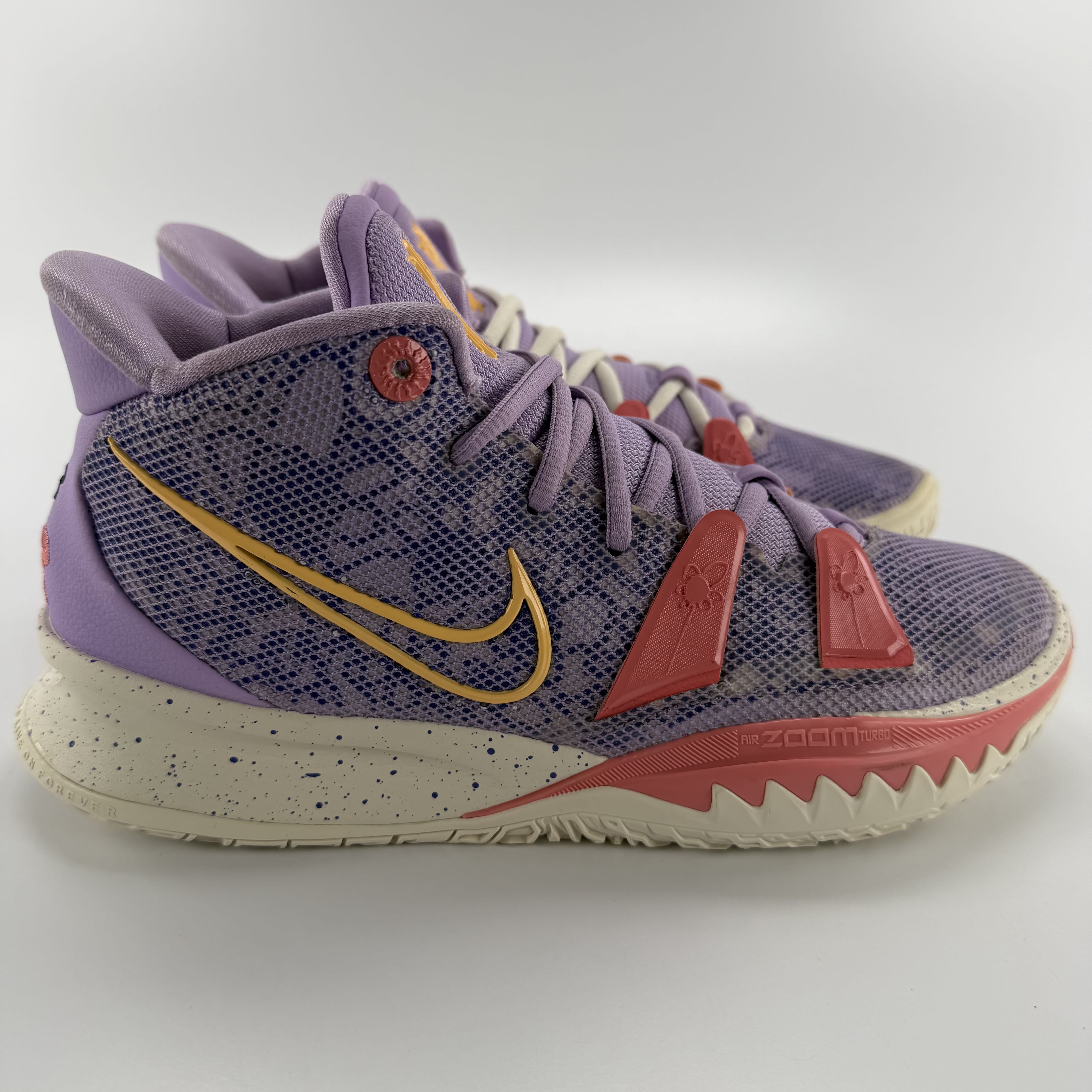 522708 Kyrie 7 "Daughters"