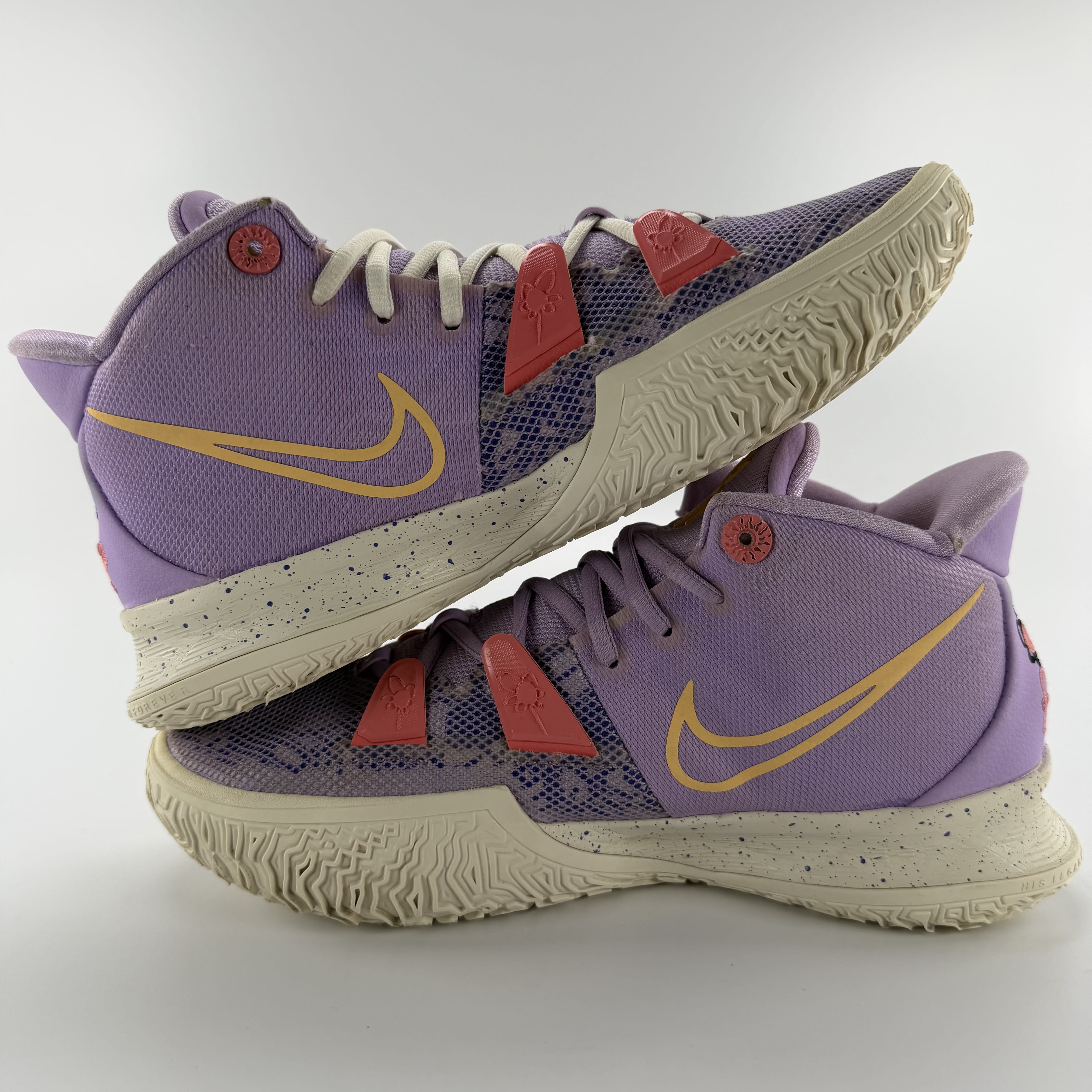 522708 Kyrie 7 "Daughters"
