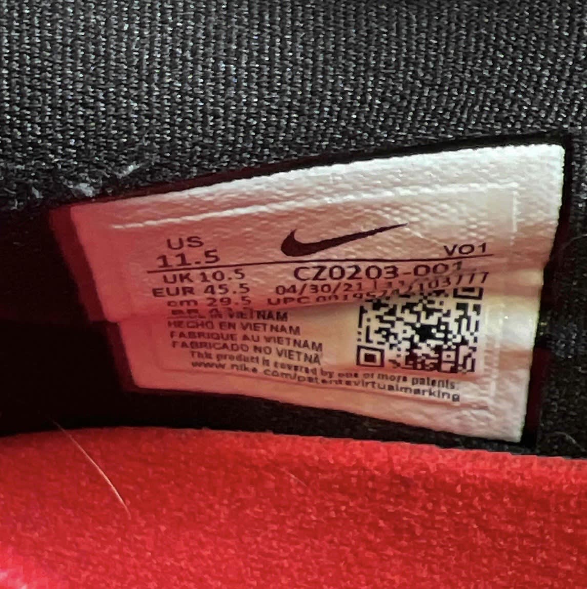 SP7617 Nike LeBron 19 Bred
