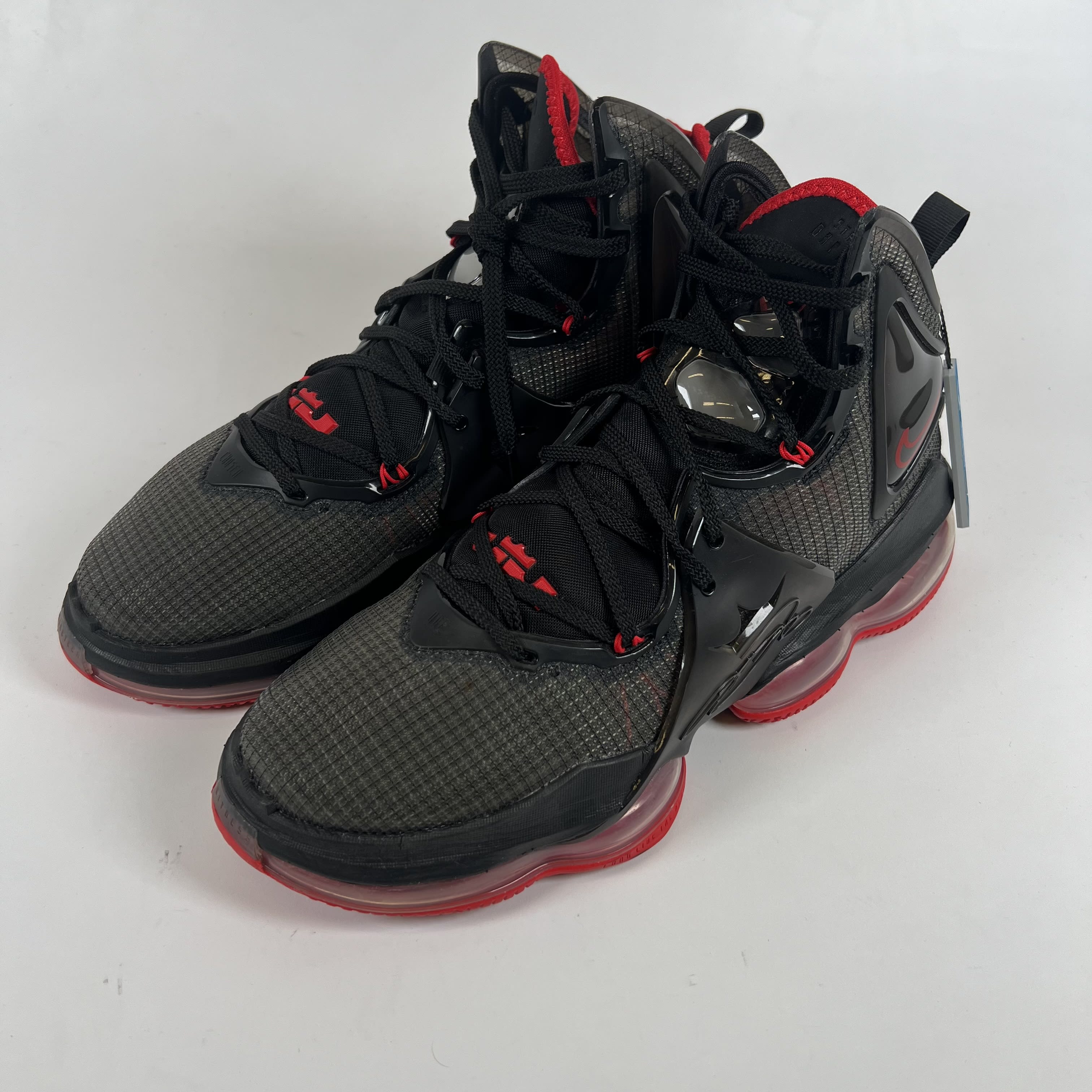 SP7617 Nike LeBron 19 Bred