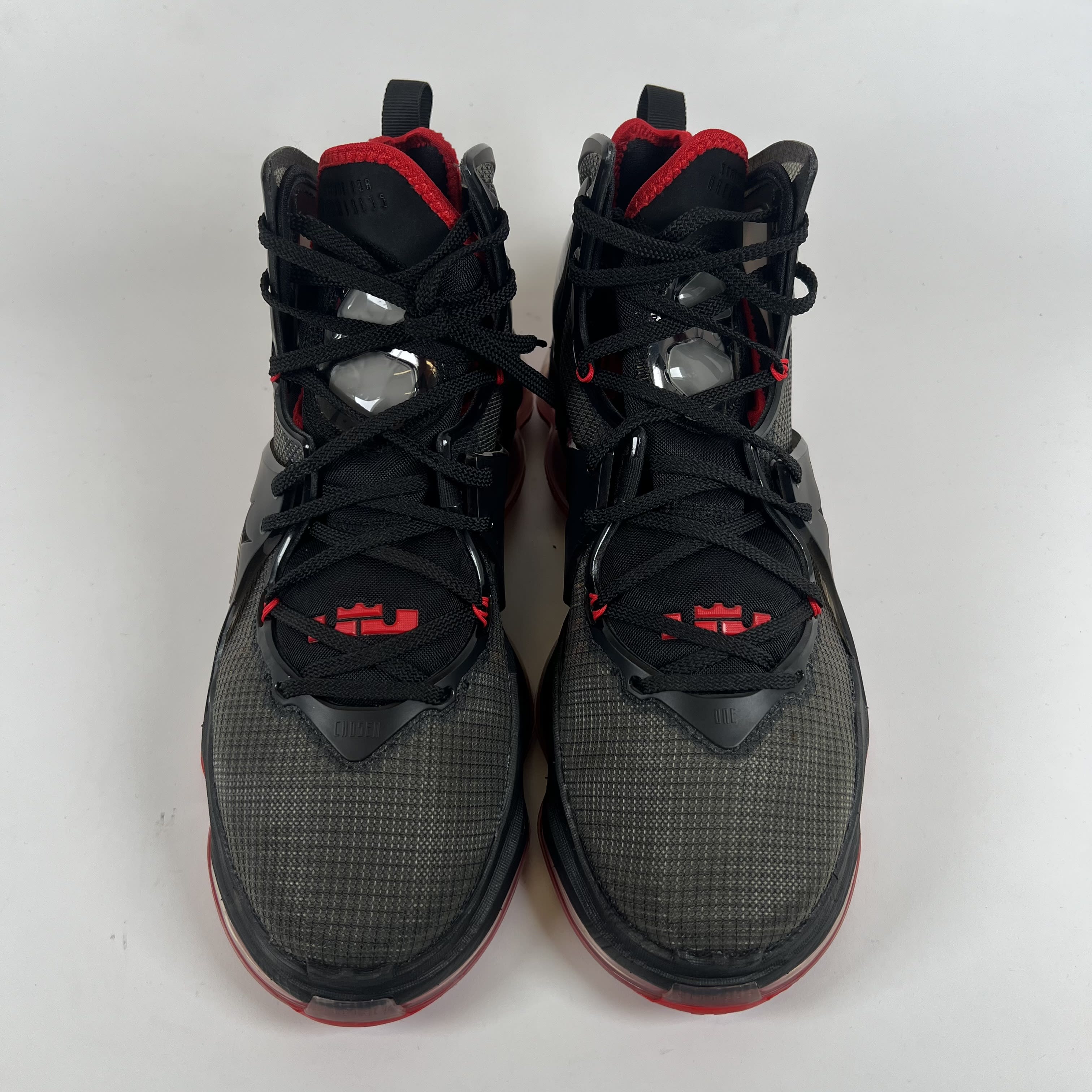SP7617 Nike LeBron 19 Bred