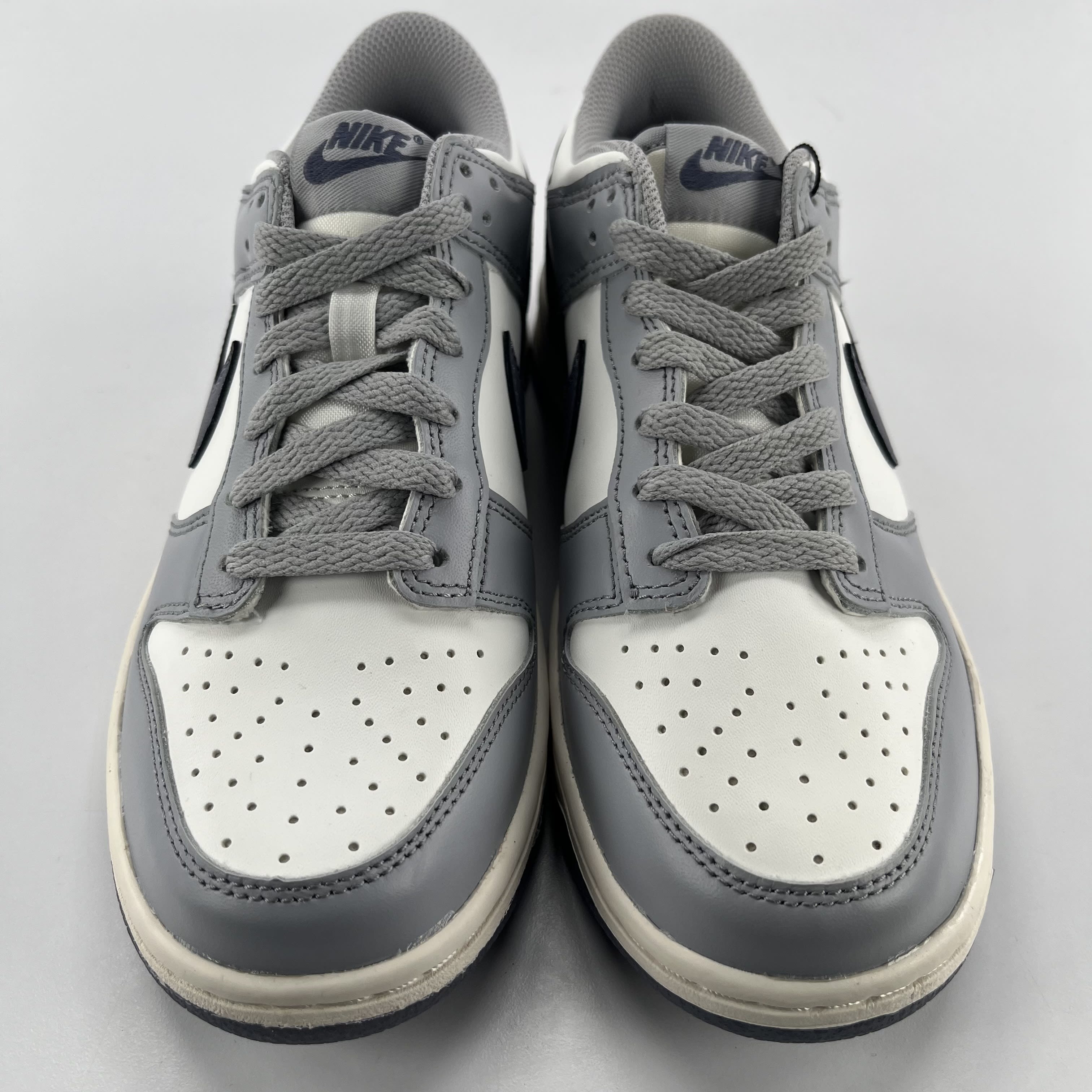 323460 Nike Dunk Low Platinum Tint Light Carbon (GS)